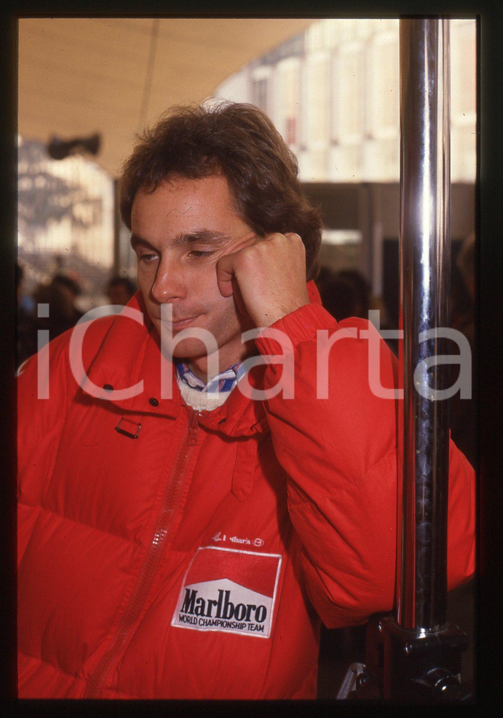 Gerhard BERGER - F1 Pilota scuderia FERRARI - 1995 ca 35 mm vintage slide 106 Diapositiva d'epoca, in formato 35 mm.CONDIZIONI: GOODE' severamente vietata la riproduzione. Tutti i diritti sono riservati.ICharta mette in vendita, sul negozio eBay e in esclusiva sul sito "icharta" il proprio archivio composto da numerose diapositive e negativi fotografici d'epoca, tutti originali e autentici, che attraversano la storia del costume italiano tra gli la fine degli anni Sessanta e Novanta.Si tratta di uno sguardo inedito sull'attualità, la politica, la vita quotidiana, il gossip e la cultura, che fotografa il cambiamento della nazione in quest'ultimo scorcio del XX secolo. Un'occasione unica per il mercato del collezionismo, che vede finalmente disponibile un archivio eccezionale per vastità, tematiche e condizioni, in un settore (il negativo fotografico e la diapositiva) di assoluta novità e dalle interessanti prospettive di investimento.  GOOD/buono   originale e autentica 1