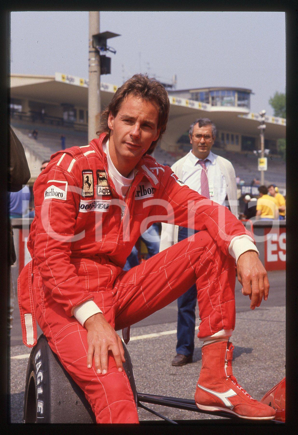Gerhard BERGER - F1 Pilota scuderia FERRARI - 1995 ca 35 mm vintage slide 108 Diapositiva d'epoca, in formato 35 mm.CONDIZIONI: GOODE' severamente vietata la riproduzione. Tutti i diritti sono riservati.ICharta mette in vendita, sul negozio eBay e in esclusiva sul sito "icharta" il proprio archivio composto da numerose diapositive e negativi fotografici d'epoca, tutti originali e autentici, che attraversano la storia del costume italiano tra gli la fine degli anni Sessanta e Novanta.Si tratta di uno sguardo inedito sull'attualità, la politica, la vita quotidiana, il gossip e la cultura, che fotografa il cambiamento della nazione in quest'ultimo scorcio del XX secolo. Un'occasione unica per il mercato del collezionismo, che vede finalmente disponibile un archivio eccezionale per vastità, tematiche e condizioni, in un settore (il negativo fotografico e la diapositiva) di assoluta novità e dalle interessanti prospettive di investimento.  GOOD/buono   originale e autentica 1