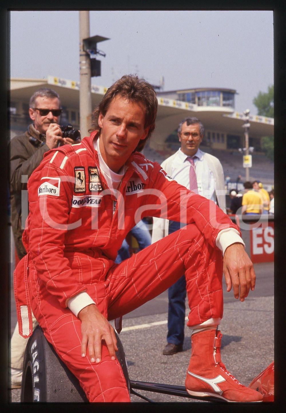 Gerhard BERGER - F1 Pilota scuderia FERRARI - 1995 ca 35 mm vintage slide 107 Diapositiva d'epoca, in formato 35 mm.CONDIZIONI: GOODE' severamente vietata la riproduzione. Tutti i diritti sono riservati.ICharta mette in vendita, sul negozio eBay e in esclusiva sul sito "icharta" il proprio archivio composto da numerose diapositive e negativi fotografici d'epoca, tutti originali e autentici, che attraversano la storia del costume italiano tra gli la fine degli anni Sessanta e Novanta.Si tratta di uno sguardo inedito sull'attualità, la politica, la vita quotidiana, il gossip e la cultura, che fotografa il cambiamento della nazione in quest'ultimo scorcio del XX secolo. Un'occasione unica per il mercato del collezionismo, che vede finalmente disponibile un archivio eccezionale per vastità, tematiche e condizioni, in un settore (il negativo fotografico e la diapositiva) di assoluta novità e dalle interessanti prospettive di investimento.  GOOD/buono   originale e autentica 1