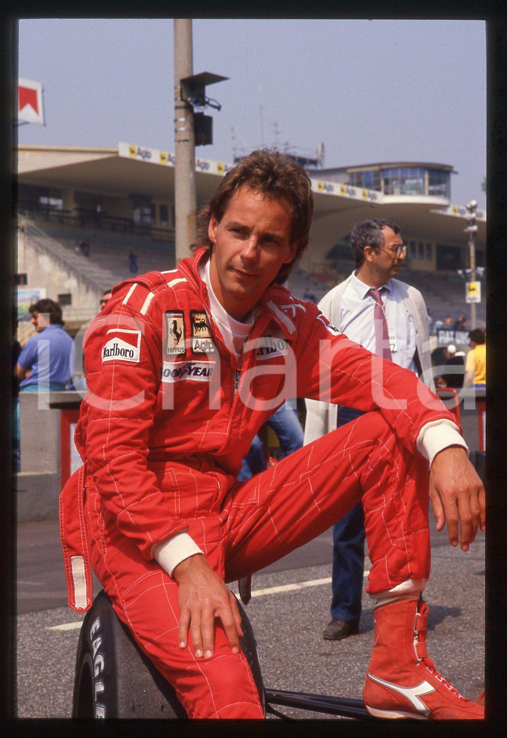 Gerhard BERGER - F1 Pilota scuderia FERRARI - 1995 ca 35 mm vintage slide 109 Diapositiva d'epoca, in formato 35 mm.CONDIZIONI: GOODE' severamente vietata la riproduzione. Tutti i diritti sono riservati.ICharta mette in vendita, sul negozio eBay e in esclusiva sul sito "icharta" il proprio archivio composto da numerose diapositive e negativi fotografici d'epoca, tutti originali e autentici, che attraversano la storia del costume italiano tra gli la fine degli anni Sessanta e Novanta.Si tratta di uno sguardo inedito sull'attualità, la politica, la vita quotidiana, il gossip e la cultura, che fotografa il cambiamento della nazione in quest'ultimo scorcio del XX secolo. Un'occasione unica per il mercato del collezionismo, che vede finalmente disponibile un archivio eccezionale per vastità, tematiche e condizioni, in un settore (il negativo fotografico e la diapositiva) di assoluta novità e dalle interessanti prospettive di investimento.  GOOD/buono   originale e autentica 1