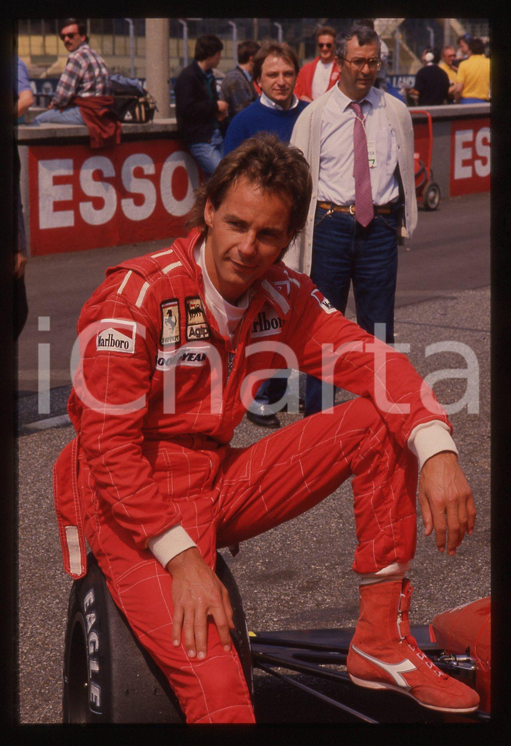 Gerhard BERGER - F1 Pilota scuderia FERRARI - 1995 ca 35 mm vintage slide 110 Diapositiva d'epoca, in formato 35 mm.CONDIZIONI: GOODE' severamente vietata la riproduzione. Tutti i diritti sono riservati.ICharta mette in vendita, sul negozio eBay e in esclusiva sul sito "icharta" il proprio archivio composto da numerose diapositive e negativi fotografici d'epoca, tutti originali e autentici, che attraversano la storia del costume italiano tra gli la fine degli anni Sessanta e Novanta.Si tratta di uno sguardo inedito sull'attualità, la politica, la vita quotidiana, il gossip e la cultura, che fotografa il cambiamento della nazione in quest'ultimo scorcio del XX secolo. Un'occasione unica per il mercato del collezionismo, che vede finalmente disponibile un archivio eccezionale per vastità, tematiche e condizioni, in un settore (il negativo fotografico e la diapositiva) di assoluta novità e dalle interessanti prospettive di investimento.  GOOD/buono   originale e autentica 1