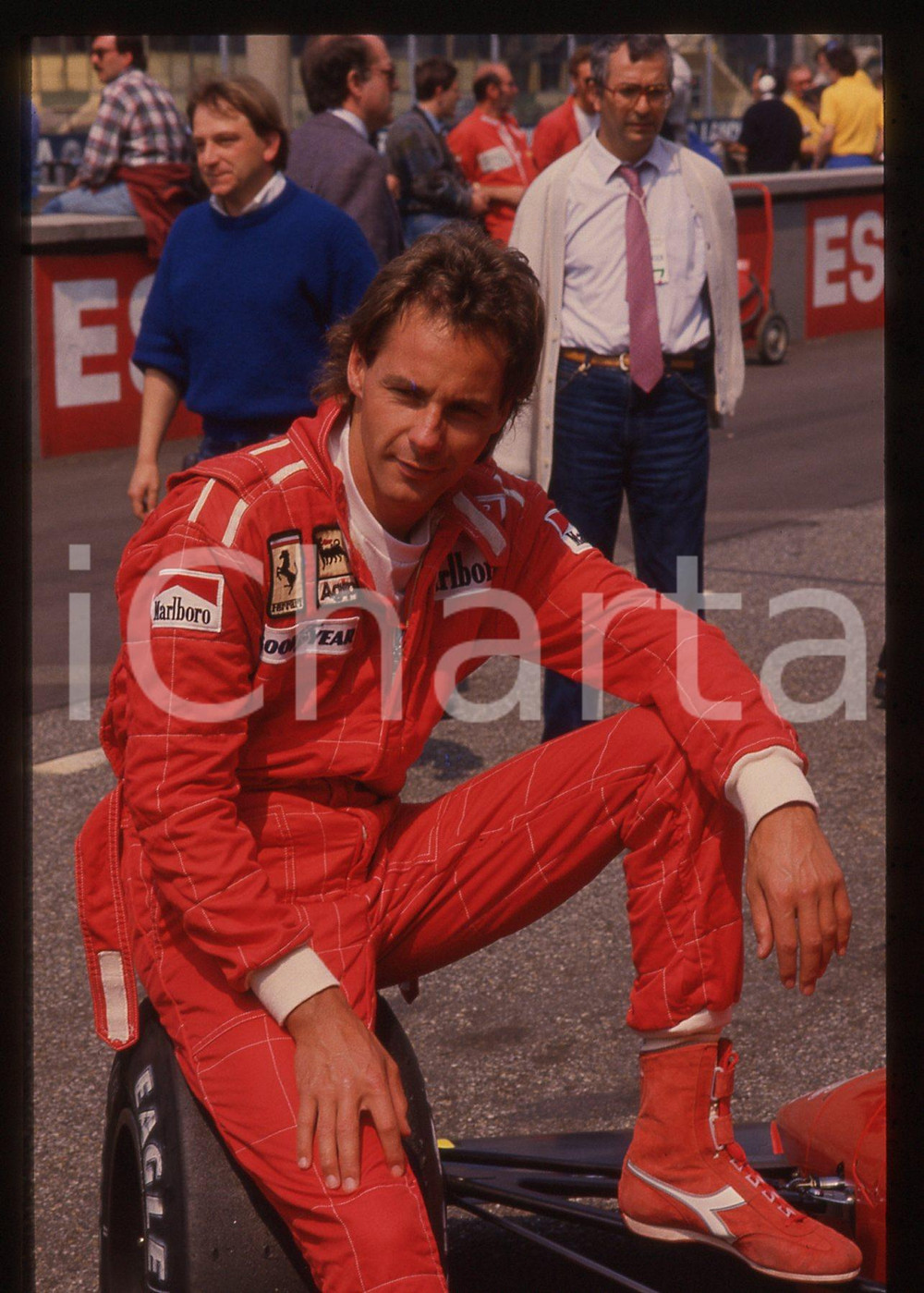 Gerhard BERGER - F1 Pilota scuderia FERRARI - 1995 ca 35 mm vintage slide 111 Diapositiva d'epoca, in formato 35 mm.CONDIZIONI: GOODE' severamente vietata la riproduzione. Tutti i diritti sono riservati.ICharta mette in vendita, sul negozio eBay e in esclusiva sul sito "icharta" il proprio archivio composto da numerose diapositive e negativi fotografici d'epoca, tutti originali e autentici, che attraversano la storia del costume italiano tra gli la fine degli anni Sessanta e Novanta.Si tratta di uno sguardo inedito sull'attualità, la politica, la vita quotidiana, il gossip e la cultura, che fotografa il cambiamento della nazione in quest'ultimo scorcio del XX secolo. Un'occasione unica per il mercato del collezionismo, che vede finalmente disponibile un archivio eccezionale per vastità, tematiche e condizioni, in un settore (il negativo fotografico e la diapositiva) di assoluta novità e dalle interessanti prospettive di investimento.  GOOD/buono   originale e autentica 1