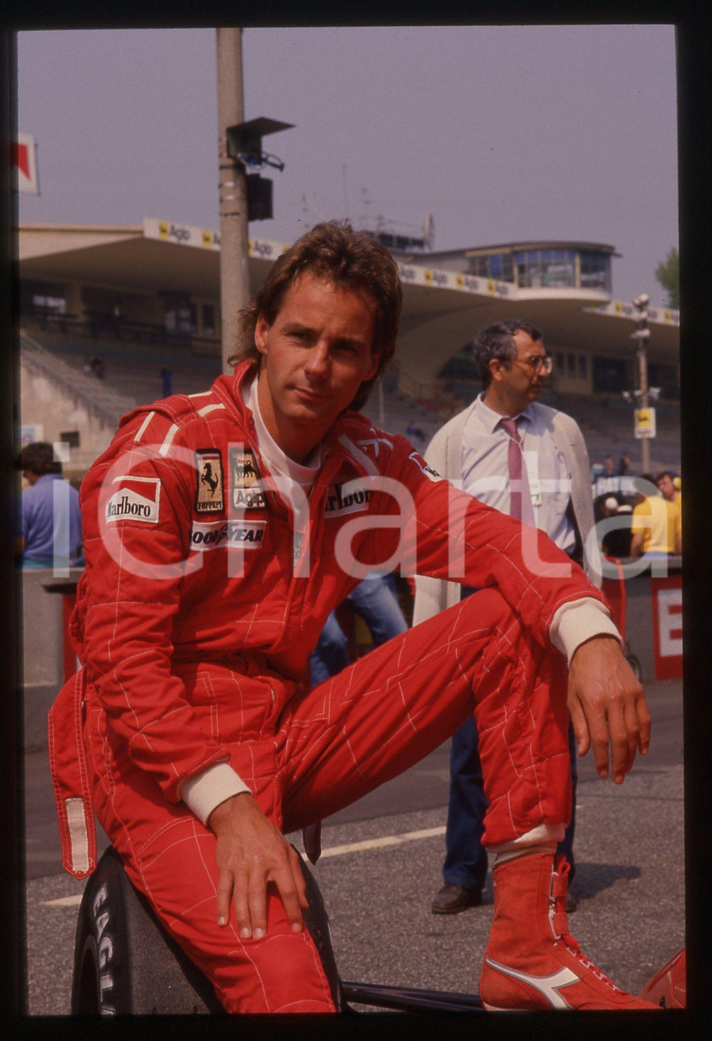 Gerhard BERGER - F1 Pilota scuderia FERRARI - 1995 ca 35 mm vintage slide 112 Diapositiva d'epoca, in formato 35 mm.CONDIZIONI: GOODE' severamente vietata la riproduzione. Tutti i diritti sono riservati.ICharta mette in vendita, sul negozio eBay e in esclusiva sul sito "icharta" il proprio archivio composto da numerose diapositive e negativi fotografici d'epoca, tutti originali e autentici, che attraversano la storia del costume italiano tra gli la fine degli anni Sessanta e Novanta.Si tratta di uno sguardo inedito sull'attualità, la politica, la vita quotidiana, il gossip e la cultura, che fotografa il cambiamento della nazione in quest'ultimo scorcio del XX secolo. Un'occasione unica per il mercato del collezionismo, che vede finalmente disponibile un archivio eccezionale per vastità, tematiche e condizioni, in un settore (il negativo fotografico e la diapositiva) di assoluta novità e dalle interessanti prospettive di investimento.  GOOD/buono   originale e autentica 1