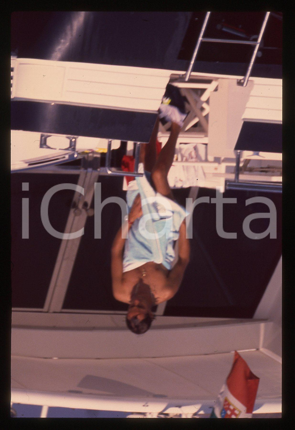 Gerhard BERGER - Pilota FORMULA 1 - COSTUME 1995 ca 35 mm vintage slide Diapositiva d'epoca, in formato 35 mm.CONDIZIONI: GOODE' severamente vietata la riproduzione. Tutti i diritti sono riservati.ICharta mette in vendita, sul negozio eBay e in esclusiva sul sito "icharta" il proprio archivio composto da numerose diapositive e negativi fotografici d'epoca, tutti originali e autentici, che attraversano la storia del costume italiano tra gli la fine degli anni Sessanta e Novanta.Si tratta di uno sguardo inedito sull'attualità, la politica, la vita quotidiana, il gossip e la cultura, che fotografa il cambiamento della nazione in quest'ultimo scorcio del XX secolo. Un'occasione unica per il mercato del collezionismo, che vede finalmente disponibile un archivio eccezionale per vastità, tematiche e condizioni, in un settore (il negativo fotografico e la diapositiva) di assoluta novità e dalle interessanti prospettive di investimento.  GOOD/buono   originale e autentica 1