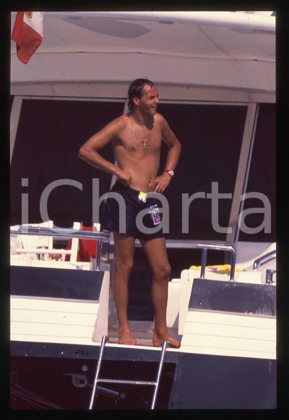 Gerhard BERGER - Pilota FORMULA 1 - COSTUME 1995 ca 35 mm vintage slide 5 Diapositiva d'epoca, in formato 35 mm.CONDIZIONI: GOODE' severamente vietata la riproduzione. Tutti i diritti sono riservati.ICharta mette in vendita, sul negozio eBay e in esclusiva sul sito "icharta" il proprio archivio composto da numerose diapositive e negativi fotografici d'epoca, tutti originali e autentici, che attraversano la storia del costume italiano tra gli la fine degli anni Sessanta e Novanta.Si tratta di uno sguardo inedito sull'attualità, la politica, la vita quotidiana, il gossip e la cultura, che fotografa il cambiamento della nazione in quest'ultimo scorcio del XX secolo. Un'occasione unica per il mercato del collezionismo, che vede finalmente disponibile un archivio eccezionale per vastità, tematiche e condizioni, in un settore (il negativo fotografico e la diapositiva) di assoluta novità e dalle interessanti prospettive di investimento.  GOOD/buono   originale e autentica 1