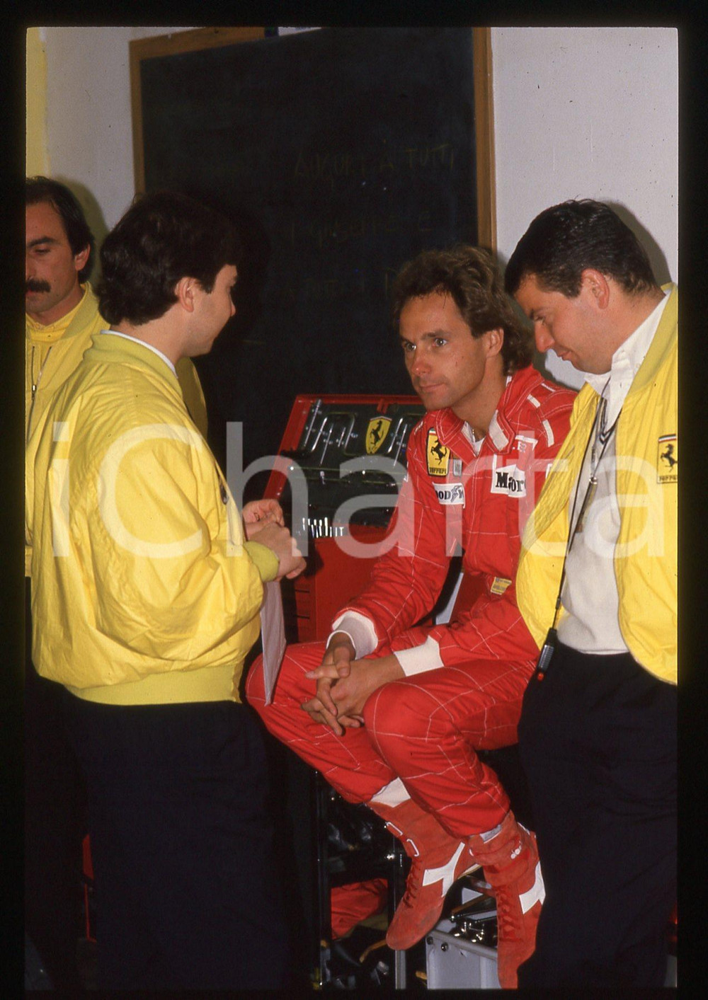 Gerhard BERGER - F1 Pilota scuderia FERRARI - 1995 ca 35 mm vintage slide 113 Diapositiva d'epoca, in formato 35 mm.CONDIZIONI: GOODE' severamente vietata la riproduzione. Tutti i diritti sono riservati.ICharta mette in vendita, sul negozio eBay e in esclusiva sul sito "icharta" il proprio archivio composto da numerose diapositive e negativi fotografici d'epoca, tutti originali e autentici, che attraversano la storia del costume italiano tra gli la fine degli anni Sessanta e Novanta.Si tratta di uno sguardo inedito sull'attualità, la politica, la vita quotidiana, il gossip e la cultura, che fotografa il cambiamento della nazione in quest'ultimo scorcio del XX secolo. Un'occasione unica per il mercato del collezionismo, che vede finalmente disponibile un archivio eccezionale per vastità, tematiche e condizioni, in un settore (il negativo fotografico e la diapositiva) di assoluta novità e dalle interessanti prospettive di investimento.  GOOD/buono   originale e autentica 1