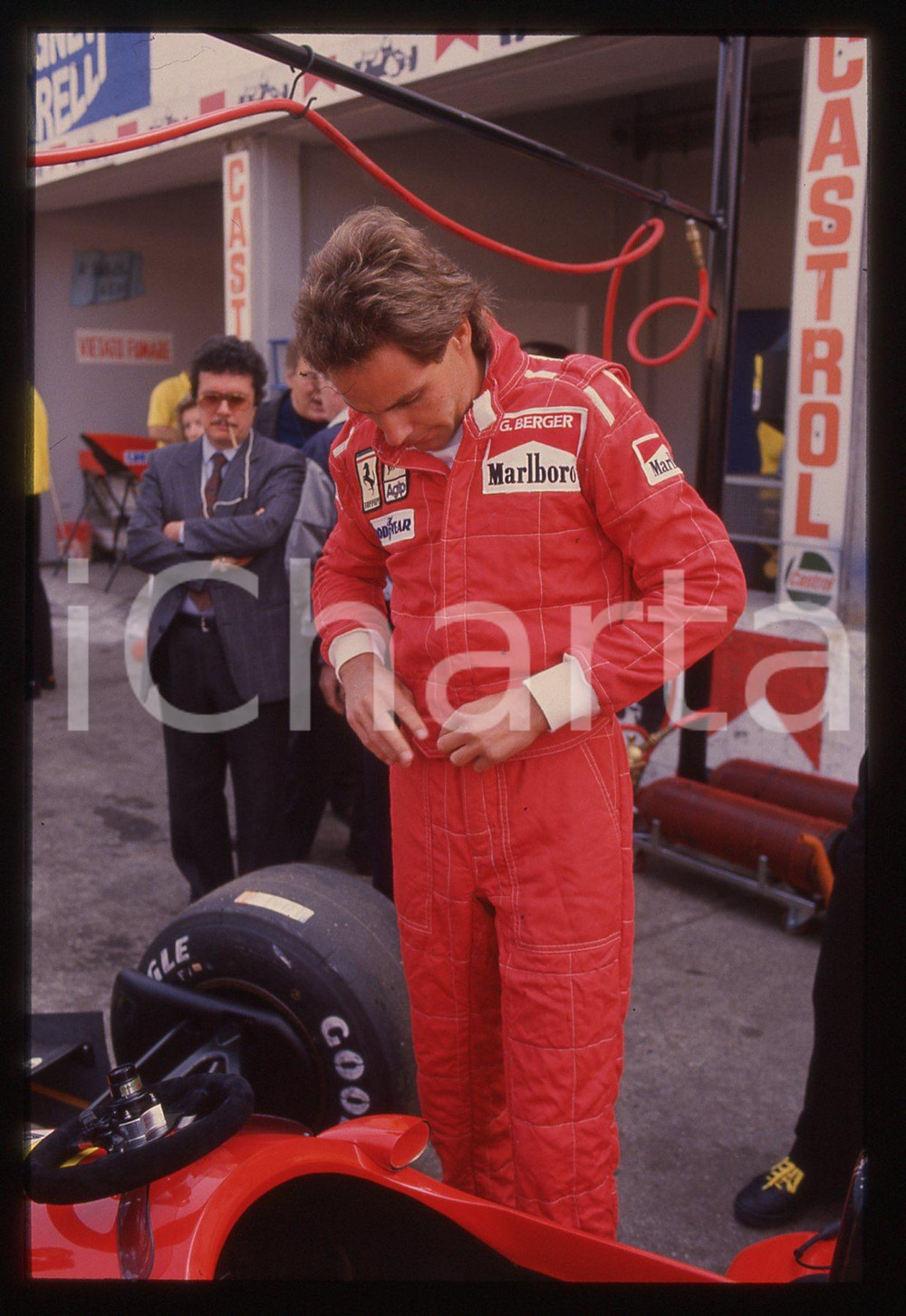 Gerhard BERGER - F1 Pilota scuderia FERRARI - 1995 ca 35 mm vintage slide 116 Diapositiva d'epoca, in formato 35 mm.CONDIZIONI: GOODE' severamente vietata la riproduzione. Tutti i diritti sono riservati.ICharta mette in vendita, sul negozio eBay e in esclusiva sul sito "icharta" il proprio archivio composto da numerose diapositive e negativi fotografici d'epoca, tutti originali e autentici, che attraversano la storia del costume italiano tra gli la fine degli anni Sessanta e Novanta.Si tratta di uno sguardo inedito sull'attualità, la politica, la vita quotidiana, il gossip e la cultura, che fotografa il cambiamento della nazione in quest'ultimo scorcio del XX secolo. Un'occasione unica per il mercato del collezionismo, che vede finalmente disponibile un archivio eccezionale per vastità, tematiche e condizioni, in un settore (il negativo fotografico e la diapositiva) di assoluta novità e dalle interessanti prospettive di investimento.  GOOD/buono   originale e autentica 1