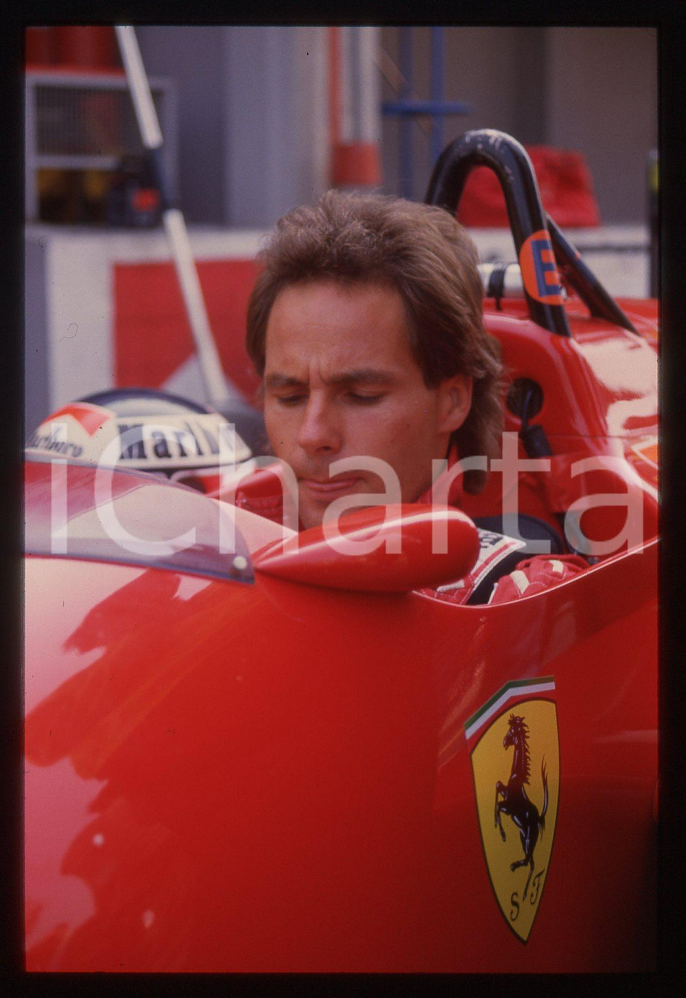 Gerhard BERGER - F1 Pilota scuderia FERRARI - 1995 ca 35 mm vintage slide 123 Diapositiva d'epoca, in formato 35 mm.CONDIZIONI: GOODE' severamente vietata la riproduzione. Tutti i diritti sono riservati.ICharta mette in vendita, sul negozio eBay e in esclusiva sul sito "icharta" il proprio archivio composto da numerose diapositive e negativi fotografici d'epoca, tutti originali e autentici, che attraversano la storia del costume italiano tra gli la fine degli anni Sessanta e Novanta.Si tratta di uno sguardo inedito sull'attualità, la politica, la vita quotidiana, il gossip e la cultura, che fotografa il cambiamento della nazione in quest'ultimo scorcio del XX secolo. Un'occasione unica per il mercato del collezionismo, che vede finalmente disponibile un archivio eccezionale per vastità, tematiche e condizioni, in un settore (il negativo fotografico e la diapositiva) di assoluta novità e dalle interessanti prospettive di investimento.  GOOD/buono   originale e autentica 1