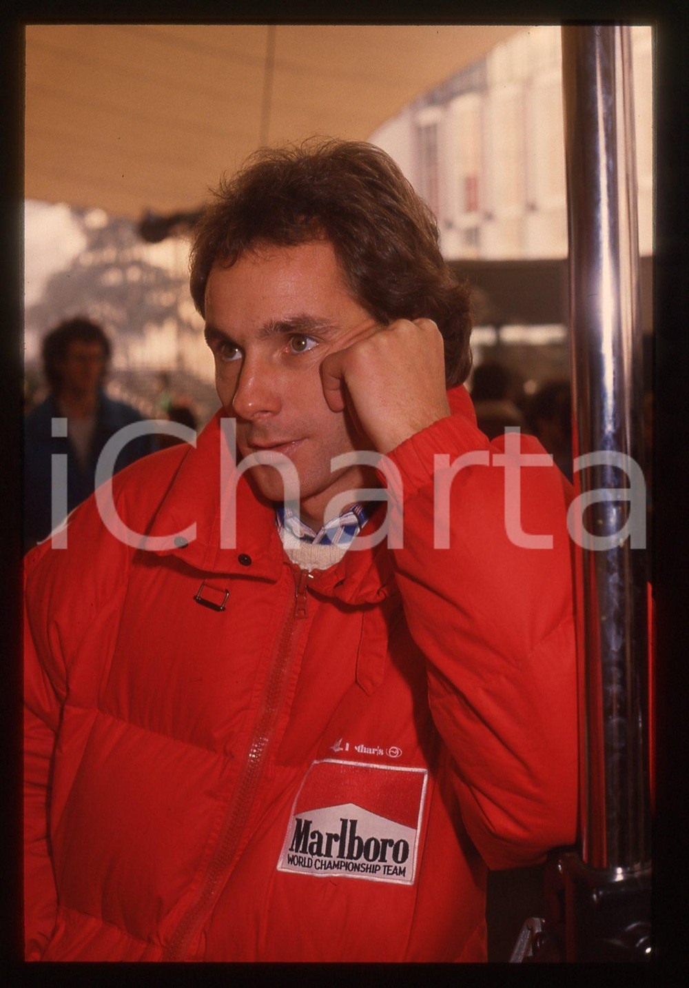Gerhard BERGER - F1 Pilota scuderia FERRARI - 1995 ca 35 mm vintage slide 126 Diapositiva d'epoca, in formato 35 mm.CONDIZIONI: GOODE' severamente vietata la riproduzione. Tutti i diritti sono riservati.Nella diapositiva ICharta mette in vendita, sul negozio eBay e in esclusiva sul sito "icharta" il proprio archivio composto da numerose diapositive e negativi fotografici d'epoca, tutti originali e autentici, che attraversano la storia del costume italiano tra gli la fine degli anni Sessanta e Novanta.Si tratta di uno sguardo inedito sull'attualit&agrave;, la politica, la vita quotidiana, il gossip e la cultura, che fotografa il cambiamento della nazione in quest'ultimo scorcio del XX secolo. Un'occasione unica per il mercato del collezionismo, che vede finalmente disponibile un archivio eccezionale per vastit&agrave;, tematiche e condizioni, in un settore (il negativo fotografico e la diapositiva) di assoluta novit&agrave; e dalle interessanti prospettive di investimento.  GOOD/buono   originale e autentica 1