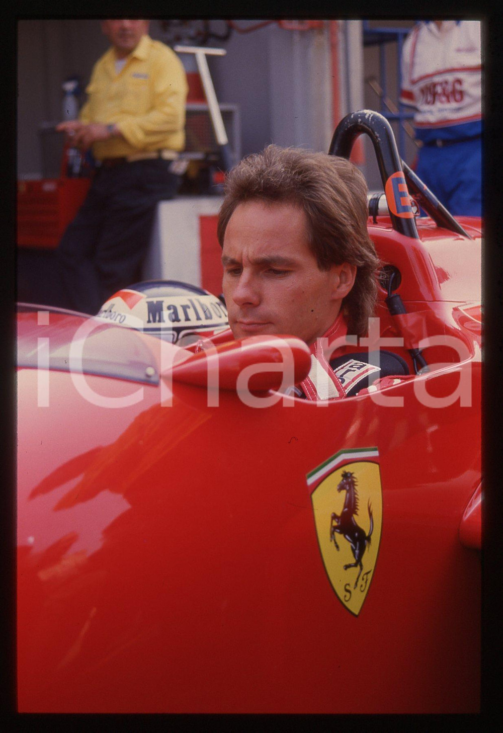 Gerhard BERGER - F1 Pilota scuderia FERRARI - 1995 ca 35 mm vintage slide 127 Diapositiva d'epoca, in formato 35 mm.CONDIZIONI: GOODE' severamente vietata la riproduzione. Tutti i diritti sono riservati. ICharta mette in vendita, sul negozio eBay e in esclusiva sul sito "icharta" il proprio archivio composto da numerose diapositive e negativi fotografici d'epoca, tutti originali e autentici, che attraversano la storia del costume italiano tra gli la fine degli anni Sessanta e Novanta.Si tratta di uno sguardo inedito sull'attualità, la politica, la vita quotidiana, il gossip e la cultura, che fotografa il cambiamento della nazione in quest'ultimo scorcio del XX secolo. Un'occasione unica per il mercato del collezionismo, che vede finalmente disponibile un archivio eccezionale per vastità, tematiche e condizioni, in un settore (il negativo fotografico e la diapositiva) di assoluta novità e dalle interessanti prospettive di investimento.  GOOD/buono   originale e autentica 1