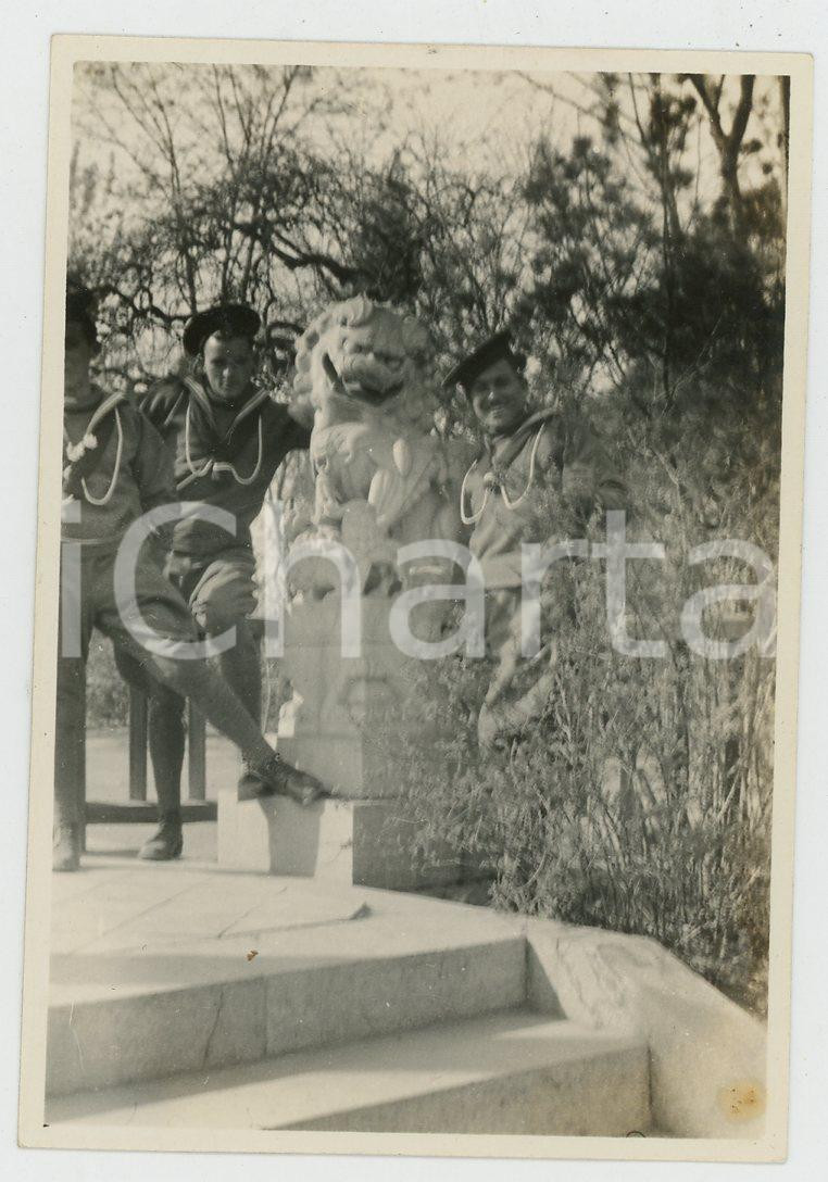 1935 ca CINA TIENTSIN Leoni di SAN MARCO - Monumento (1) *Foto Fotografia d'epoca.  Difetti di stampa e macchia all'angolo inferiore destro Formato: 9x6 originale e autentica 1
