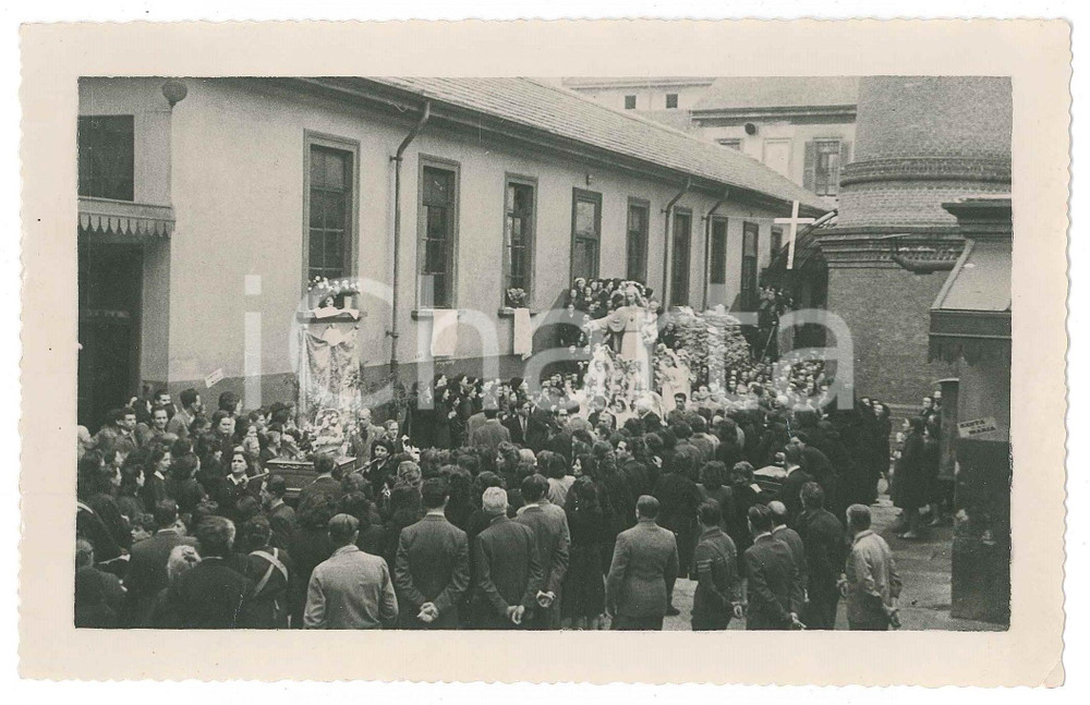 1950 ca CREVACUORE (?) Processione della Vergine - Foto 17x11 cm Fotografia d'epoca.CONDIZIONI: G (minima piegatura angolare)FORMATO: 17x11 cm    originale e autentica 1