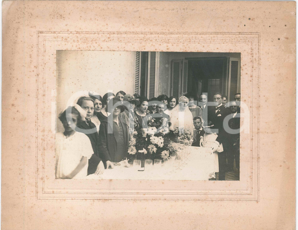 1920 ca ITALIA - COSTUME - Ricevimento di nozze - Foto VINTAGE 27x21 cm  Fotografia d'epoca, su cartoncino rigido.CONDIZIONI: F (fioriture)FORMATO: 27x21 cm    originale e autentica 1