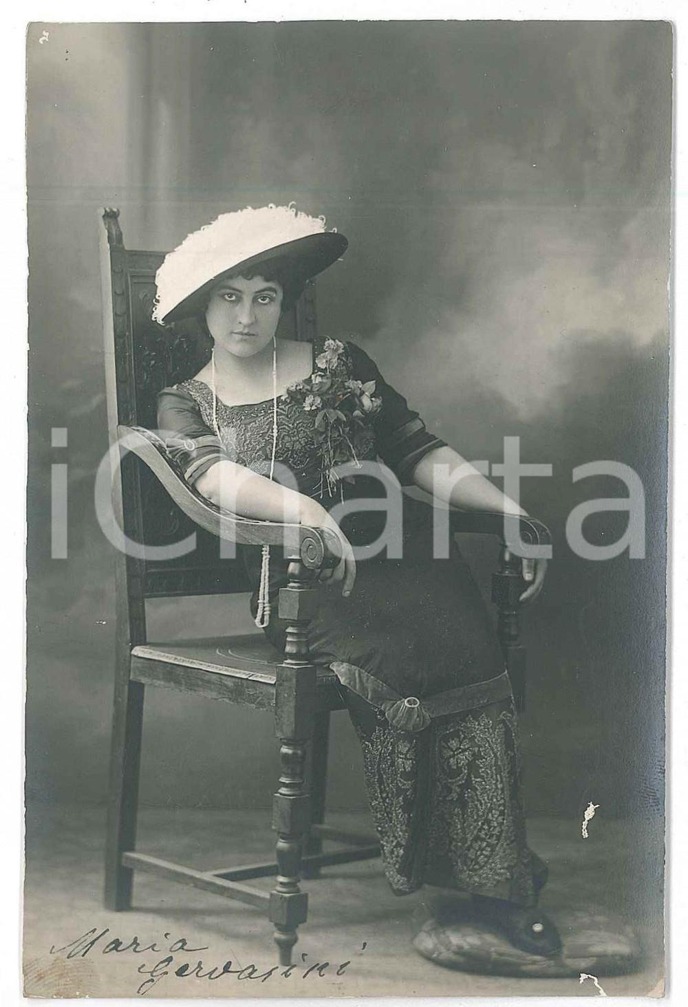 1916 REGGIO EMILIA - LIRICA Cantante Maria GERVASINI - Foto RARA AUTOGRAFA Fotografia seriale d'epoca, in formato cartolina postale, con messaggio autografo al verso.FOTOGRAFO: Fotografia Padovan - Corso Ticinese 5 Milano GOOD/buono ma difetti di stampa Formato: 9x14 cm originale e autentica 1