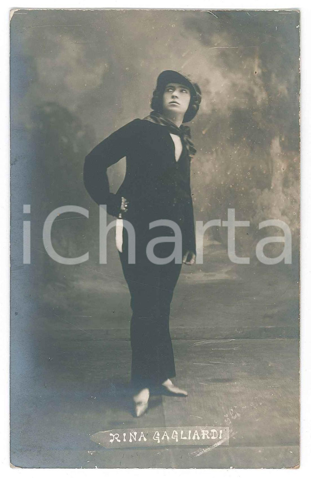 1920 ca FIRENZE - VARIETA' - Rina GAGLIARDI in scena - Foto RARA 9x14 cm Fotografia seriale d'epoca, in formato cartolina postale.FOTOGRAFO: Moretti - Firenze GOOD/buono ma difetti di stampa Formato: 9x14 cm originale e autentica 1