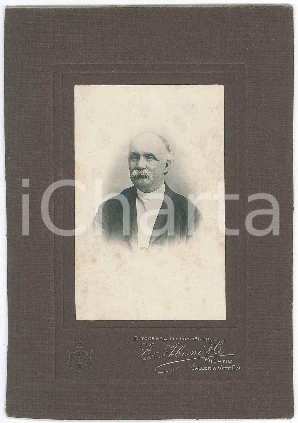 1890 ca MILANO Ritratto maschile - Busto - Foto E. ABENI 11x16 cm  Fotografia d'epoca, su cartoncino rigido.FOTOGRAFO: E. Abeni - Mlano, Galleria Vittorio Emanuele GOOD/buono  Formato: 11x16 cm originale e autentica 1