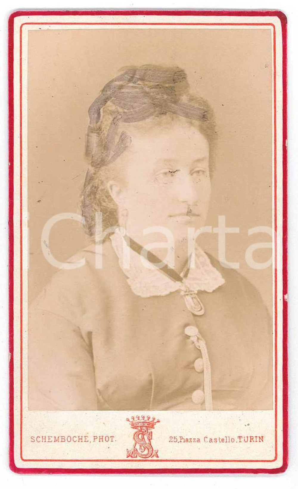 1875 ca TORINO Ritratto di nobildonna - Busto - Foto SCHEMBOCHE CDV  Fotografia d'epoca, su cartoncino rigido.FOTOGRAFO: Schemboche - Torino, piazza Castello 25 FAIR/discreto difetti di stampa Formato: 6x10 cm originale e autentica 1