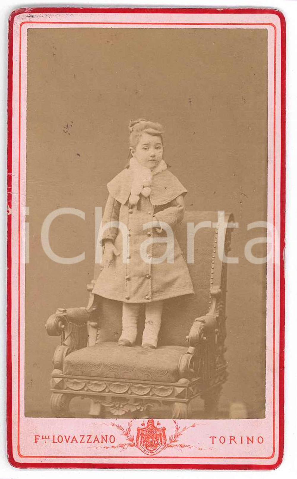 1880 ca TORINO Ritratto di bambina con cappotto e sciarpa - Foto LOVAZZANO CDV  Fotografia d'epoca, su cartoncino rigido.FOTOGRAFO: Fratelli Lovazzano - Torino, Galleria Natta 3 FAIR/discreto lieve piegatura centrale Formato: 6x10 cm originale e autentica 1