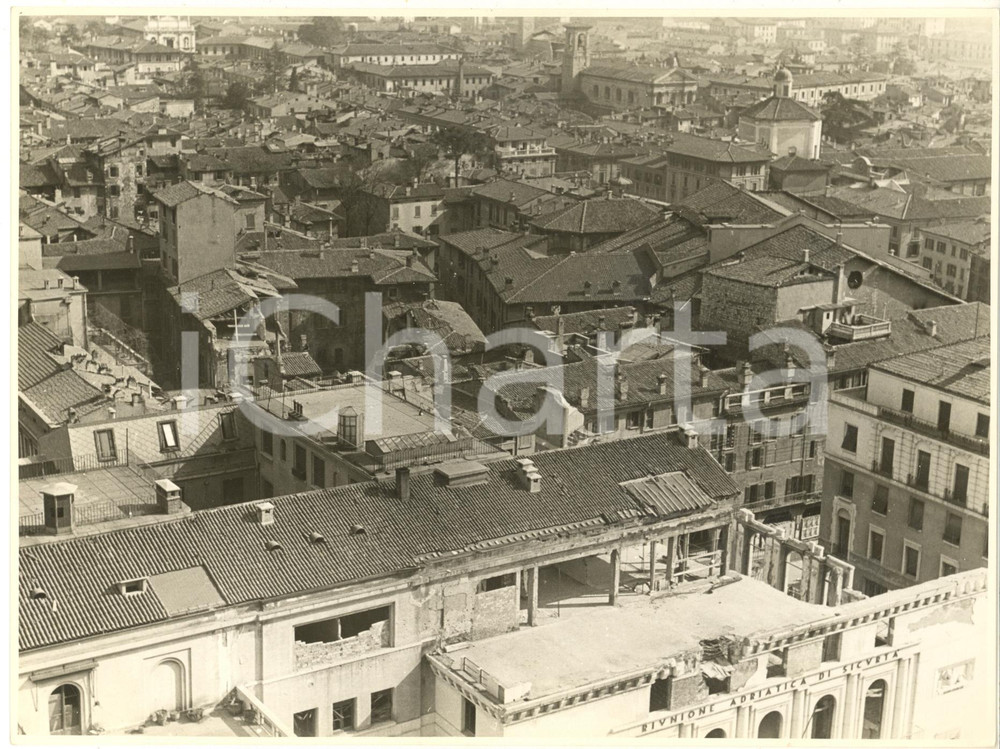Fotografia d'epoca originale 1945 WW2 BRESCIA Bombardamenti - Veduta  - Palazzo Riunione Adriatica di Sicurtà 1
