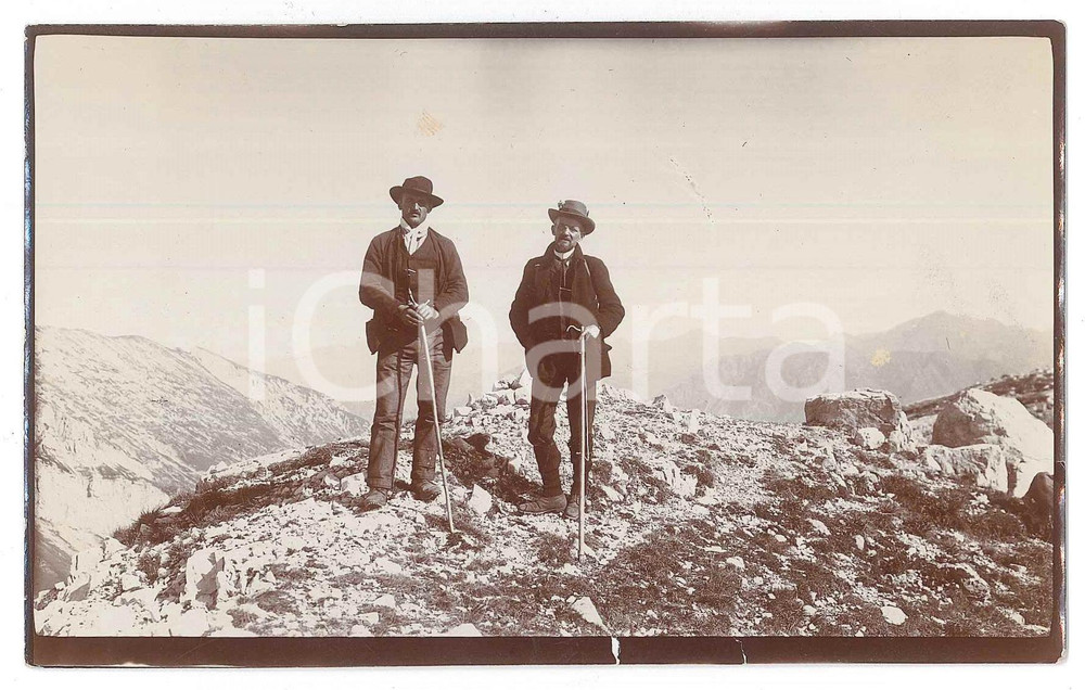 1905 ca Area di MACUGNAGA (VCO) Escursionisti al Monte Rosa - Foto 14x8 cm  Fotografia d'epoca. POOR/danneggiato strappo di circa 1 cm al lato inferiore Formato: 14x8 cm originale e autentica 1