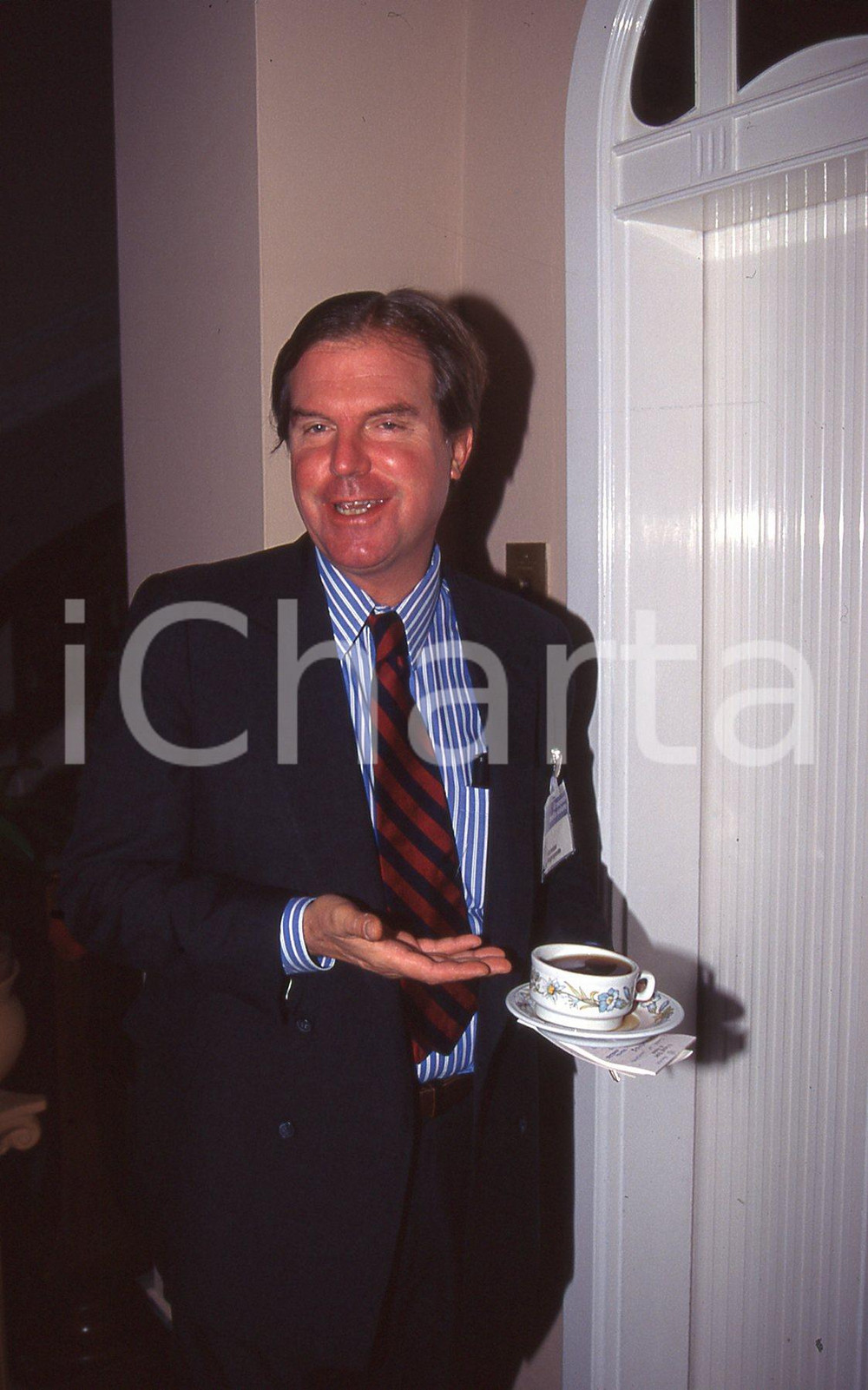 35mm vintage slide* 1995 MILANO Nicholas NEGROPONTE a convegno in Fiera (16)  Diapositiva d'epoca, in formato 35 mm.CONDIZIONI: GOODE' severamente vietata la riproduzione. Tutti i diritti sono riservati.Nella diapositiva ICharta mette in vendita, sul negozio eBay e in esclusiva sul sito "icharta" il proprio archivio composto da numerose diapositive e negativi fotografici d'epoca, tutti originali e autentici, che attraversano la storia del costume italiano tra gli la fine degli anni Sessanta e Novanta.Si tratta di uno sguardo inedito sull'attualit&agrave;, la politica, la vita quotidiana, il gossip e la cultura, che fotografa il cambiamento della nazione in quest'ultimo scorcio del XX secolo. Un'occasione unica per il mercato del collezionismo, che vede finalmente disponibile un archivio eccezionale per vastit&agrave;, tematiche e condizioni, in un settore (il negativo fotografico e la diapositiva) di assoluta novit&agrave; e dalle interessanti prospettive di investimento. GOOD/buono   originale e autentica 1