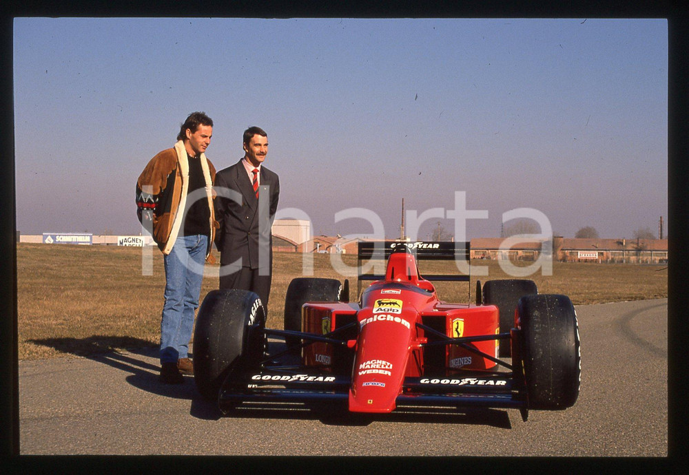 Gerhard BERGER Nigel MANSELL FERRARI 640 F1 FIORANO 1989 35 mm vintage slide 14 Diapositiva d'epoca, in formato 35 mm.CONDIZIONI: GOODE' severamente vietata la riproduzione. Tutti i diritti sono riservati.ICharta mette in vendita, sul negozio eBay e in esclusiva sul sito "icharta" il proprio archivio composto da numerose diapositive e negativi fotografici d'epoca, tutti originali e autentici, che attraversano la storia del costume italiano tra gli la fine degli anni Sessanta e Novanta.Si tratta di uno sguardo inedito sull'attualità, la politica, la vita quotidiana, il gossip e la cultura, che fotografa il cambiamento della nazione in quest'ultimo scorcio del XX secolo. Un'occasione unica per il mercato del collezionismo, che vede finalmente disponibile un archivio eccezionale per vastità, tematiche e condizioni, in un settore (il negativo fotografico e la diapositiva) di assoluta novità e dalle interessanti prospettive di investimento.  GOOD/buono   originale e autentica 1