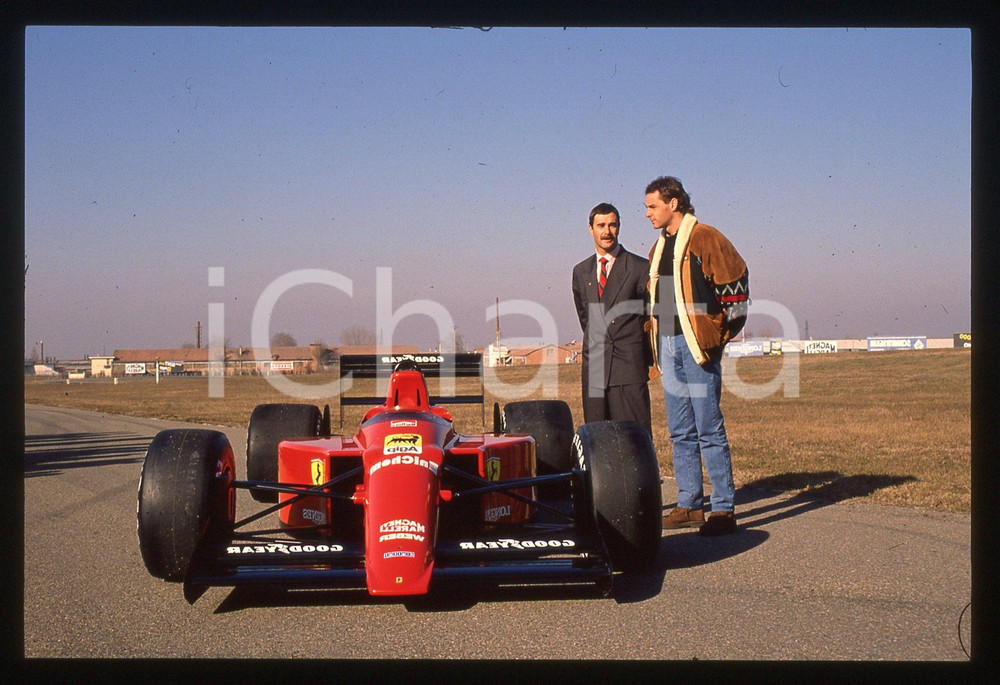 Gerhard BERGER Nigel MANSELL FERRARI 640 F1 FIORANO 1989 35 mm vintage slide 15 Diapositiva d'epoca, in formato 35 mm.CONDIZIONI: GOODE' severamente vietata la riproduzione. Tutti i diritti sono riservati.ICharta mette in vendita, sul negozio eBay e in esclusiva sul sito "icharta" il proprio archivio composto da numerose diapositive e negativi fotografici d'epoca, tutti originali e autentici, che attraversano la storia del costume italiano tra gli la fine degli anni Sessanta e Novanta.Si tratta di uno sguardo inedito sull'attualità, la politica, la vita quotidiana, il gossip e la cultura, che fotografa il cambiamento della nazione in quest'ultimo scorcio del XX secolo. Un'occasione unica per il mercato del collezionismo, che vede finalmente disponibile un archivio eccezionale per vastità, tematiche e condizioni, in un settore (il negativo fotografico e la diapositiva) di assoluta novità e dalle interessanti prospettive di investimento.  GOOD/buono   originale e autentica 1