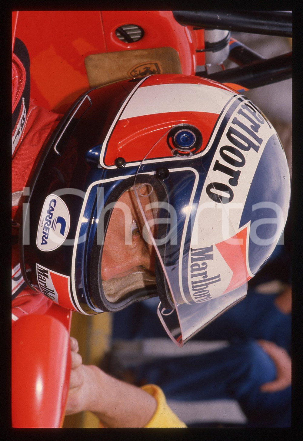 Gerhard BERGER - F1 Pilota scuderia FERRARI - 1995 ca 35 mm vintage slide 129 Diapositiva d'epoca, in formato 35 mm.CONDIZIONI: GOODE' severamente vietata la riproduzione. Tutti i diritti sono riservati.ICharta mette in vendita, sul negozio eBay e in esclusiva sul sito "icharta" il proprio archivio composto da numerose diapositive e negativi fotografici d'epoca, tutti originali e autentici, che attraversano la storia del costume italiano tra gli la fine degli anni Sessanta e Novanta.Si tratta di uno sguardo inedito sull'attualità, la politica, la vita quotidiana, il gossip e la cultura, che fotografa il cambiamento della nazione in quest'ultimo scorcio del XX secolo. Un'occasione unica per il mercato del collezionismo, che vede finalmente disponibile un archivio eccezionale per vastità, tematiche e condizioni, in un settore (il negativo fotografico e la diapositiva) di assoluta novità e dalle interessanti prospettive di investimento.  GOOD/buono   originale e autentica 1