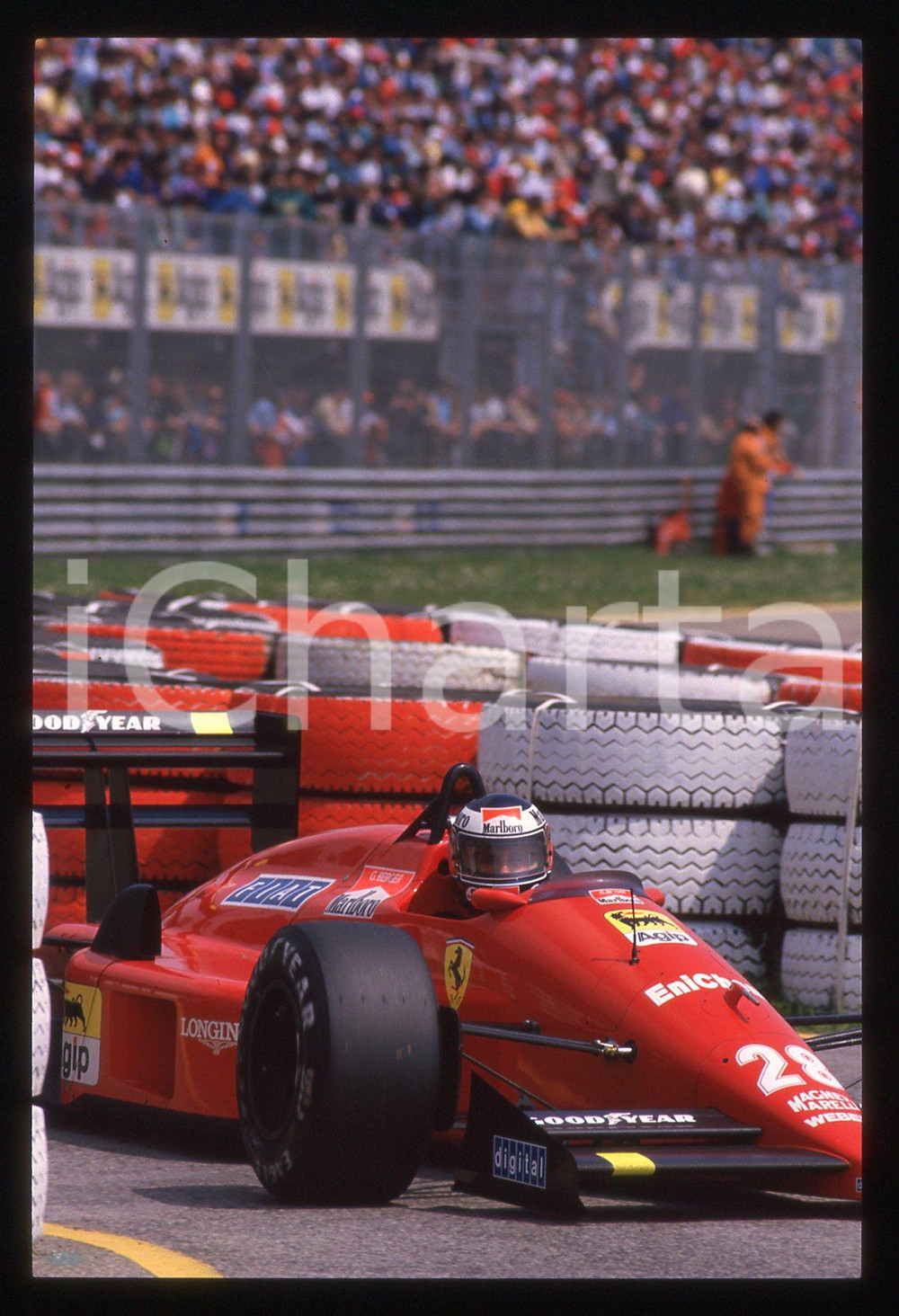 Gerhard BERGER su FERRARI F1-87 durante GP 1987 35 mm vintage slide 9 Diapositiva d'epoca, in formato 35 mm.CONDIZIONI: GOODE' severamente vietata la riproduzione. Tutti i diritti sono riservati.ICharta mette in vendita, sul negozio eBay e in esclusiva sul sito "icharta" il proprio archivio composto da numerose diapositive e negativi fotografici d'epoca, tutti originali e autentici, che attraversano la storia del costume italiano tra gli la fine degli anni Sessanta e Novanta.Si tratta di uno sguardo inedito sull'attualità, la politica, la vita quotidiana, il gossip e la cultura, che fotografa il cambiamento della nazione in quest'ultimo scorcio del XX secolo. Un'occasione unica per il mercato del collezionismo, che vede finalmente disponibile un archivio eccezionale per vastità, tematiche e condizioni, in un settore (il negativo fotografico e la diapositiva) di assoluta novità e dalle interessanti prospettive di investimento.  GOOD/buono   originale e autentica 1