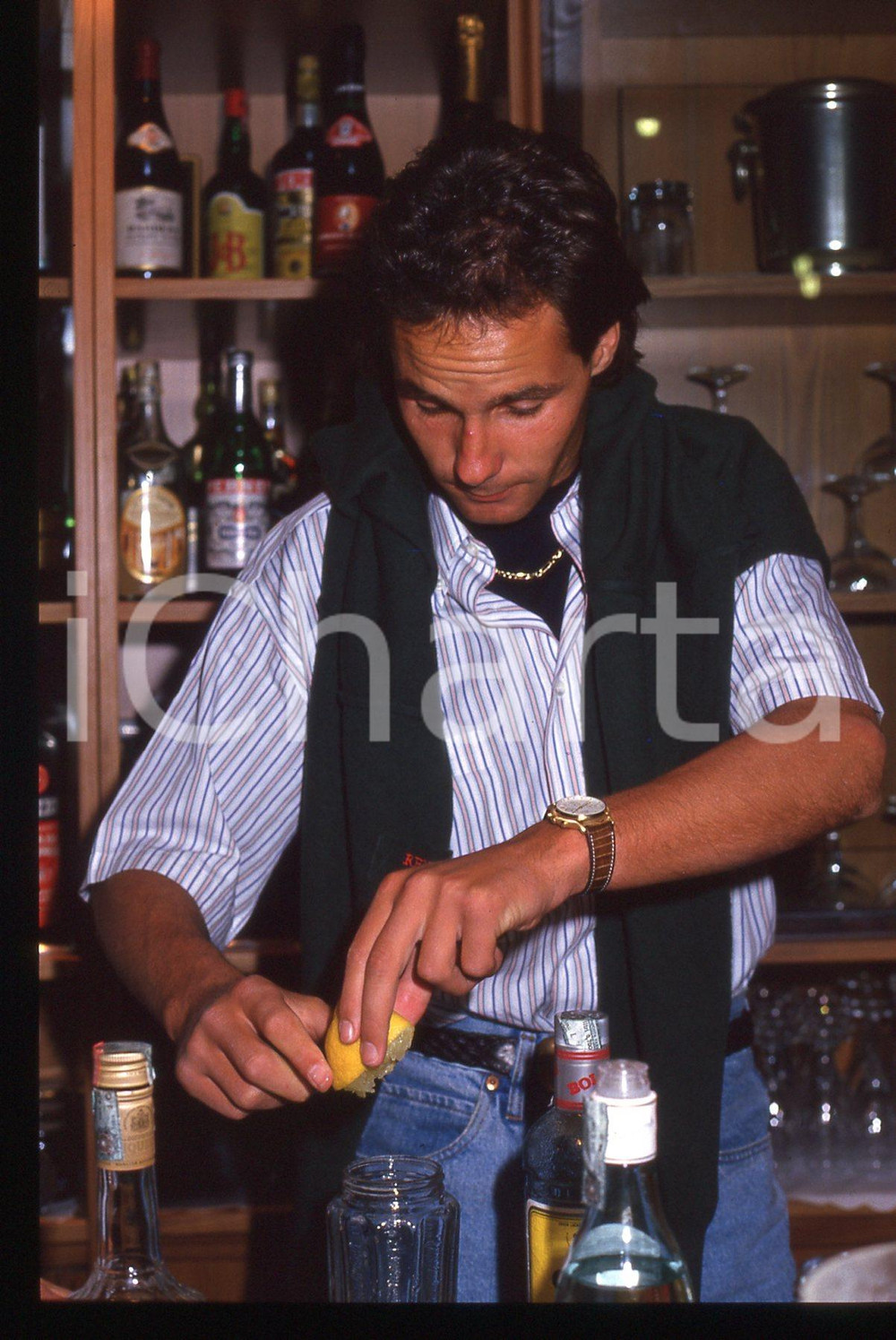 Gerhard BERGER - F1 Pilota scuderia FERRARI - 1995 ca 35 mm vintage slide 132 Diapositiva d'epoca, in formato 35 mm.CONDIZIONI: GOODE' severamente vietata la riproduzione. Tutti i diritti sono riservati.ICharta mette in vendita, sul negozio eBay e in esclusiva sul sito "icharta" il proprio archivio composto da numerose diapositive e negativi fotografici d'epoca, tutti originali e autentici, che attraversano la storia del costume italiano tra gli la fine degli anni Sessanta e Novanta.Si tratta di uno sguardo inedito sull'attualità, la politica, la vita quotidiana, il gossip e la cultura, che fotografa il cambiamento della nazione in quest'ultimo scorcio del XX secolo. Un'occasione unica per il mercato del collezionismo, che vede finalmente disponibile un archivio eccezionale per vastità, tematiche e condizioni, in un settore (il negativo fotografico e la diapositiva) di assoluta novità e dalle interessanti prospettive di investimento.  GOOD/buono   originale e autentica 1