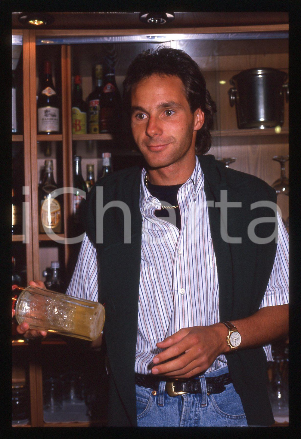 Gerhard BERGER - F1 Pilota scuderia FERRARI - 1995 ca 35 mm vintage slide 142 Diapositiva d'epoca, in formato 35 mm.CONDIZIONI: GOODE' severamente vietata la riproduzione. Tutti i diritti sono riservati.ICharta mette in vendita, sul negozio eBay e in esclusiva sul sito "icharta" il proprio archivio composto da numerose diapositive e negativi fotografici d'epoca, tutti originali e autentici, che attraversano la storia del costume italiano tra gli la fine degli anni Sessanta e Novanta.Si tratta di uno sguardo inedito sull'attualità, la politica, la vita quotidiana, il gossip e la cultura, che fotografa il cambiamento della nazione in quest'ultimo scorcio del XX secolo. Un'occasione unica per il mercato del collezionismo, che vede finalmente disponibile un archivio eccezionale per vastità, tematiche e condizioni, in un settore (il negativo fotografico e la diapositiva) di assoluta novità e dalle interessanti prospettive di investimento.  GOOD/buono   originale e autentica 1