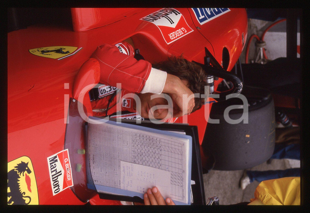 Gerhard BERGER - F1 Pilota scuderia FERRARI - 1995 ca 35 mm vintage slide 144 Diapositiva d'epoca, in formato 35 mm.CONDIZIONI: GOODE' severamente vietata la riproduzione. Tutti i diritti sono riservati.ICharta mette in vendita, sul negozio eBay e in esclusiva sul sito "icharta" il proprio archivio composto da numerose diapositive e negativi fotografici d'epoca, tutti originali e autentici, che attraversano la storia del costume italiano tra gli la fine degli anni Sessanta e Novanta.Si tratta di uno sguardo inedito sull'attualità, la politica, la vita quotidiana, il gossip e la cultura, che fotografa il cambiamento della nazione in quest'ultimo scorcio del XX secolo. Un'occasione unica per il mercato del collezionismo, che vede finalmente disponibile un archivio eccezionale per vastità, tematiche e condizioni, in un settore (il negativo fotografico e la diapositiva) di assoluta novità e dalle interessanti prospettive di investimento.  GOOD/buono   originale e autentica 1
