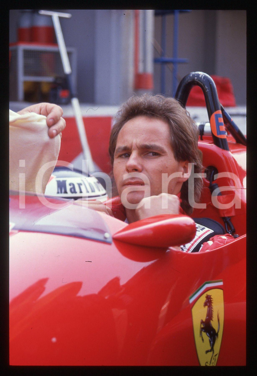 Gerhard BERGER - F1 Pilota scuderia FERRARI - 1995 ca 35 mm vintage slide 145 Diapositiva d'epoca, in formato 35 mm.CONDIZIONI: GOODE' severamente vietata la riproduzione. Tutti i diritti sono riservati.ICharta mette in vendita, sul negozio eBay e in esclusiva sul sito "icharta" il proprio archivio composto da numerose diapositive e negativi fotografici d'epoca, tutti originali e autentici, che attraversano la storia del costume italiano tra gli la fine degli anni Sessanta e Novanta.Si tratta di uno sguardo inedito sull'attualità, la politica, la vita quotidiana, il gossip e la cultura, che fotografa il cambiamento della nazione in quest'ultimo scorcio del XX secolo. Un'occasione unica per il mercato del collezionismo, che vede finalmente disponibile un archivio eccezionale per vastità, tematiche e condizioni, in un settore (il negativo fotografico e la diapositiva) di assoluta novità e dalle interessanti prospettive di investimento.  GOOD/buono   originale e autentica 1