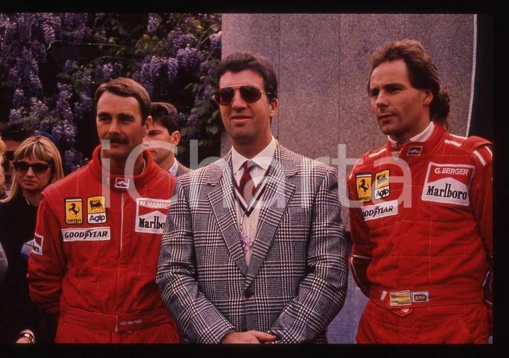 Gerhard BERGER Nigel MANSELL e Piero FERRARI - IMOLA 1988 35 mm vintage slide Diapositiva d'epoca, in formato 35 mm.CONDIZIONI: GOODE' severamente vietata la riproduzione. Tutti i diritti sono riservati.ICharta mette in vendita, sul negozio eBay e in esclusiva sul sito "icharta" il proprio archivio composto da numerose diapositive e negativi fotografici d'epoca, tutti originali e autentici, che attraversano la storia del costume italiano tra gli la fine degli anni Sessanta e Novanta.Si tratta di uno sguardo inedito sull'attualità, la politica, la vita quotidiana, il gossip e la cultura, che fotografa il cambiamento della nazione in quest'ultimo scorcio del XX secolo. Un'occasione unica per il mercato del collezionismo, che vede finalmente disponibile un archivio eccezionale per vastità, tematiche e condizioni, in un settore (il negativo fotografico e la diapositiva) di assoluta novità e dalle interessanti prospettive di investimento.  GOOD/buono   originale e autentica 1
