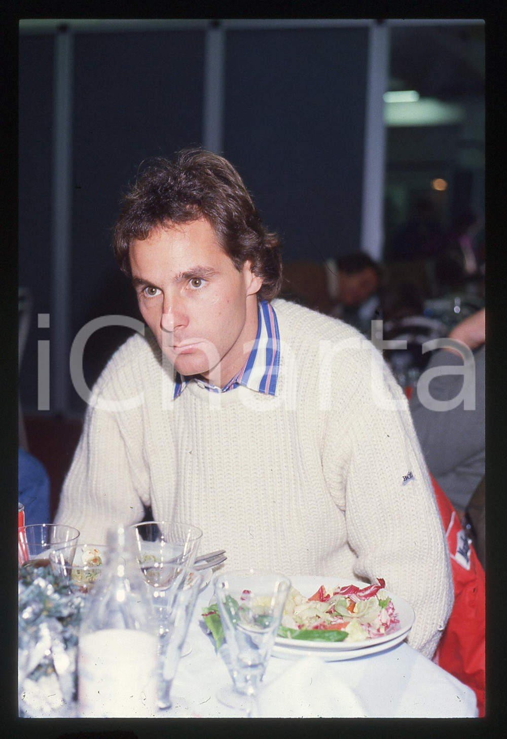 Gerhard BERGER - F1 Pilota scuderia FERRARI - 1995 ca 35 mm vintage slide 150 Diapositiva d'epoca, in formato 35 mm.CONDIZIONI: GOODE' severamente vietata la riproduzione. Tutti i diritti sono riservati.ICharta mette in vendita, sul negozio eBay e in esclusiva sul sito "icharta" il proprio archivio composto da numerose diapositive e negativi fotografici d'epoca, tutti originali e autentici, che attraversano la storia del costume italiano tra gli la fine degli anni Sessanta e Novanta.Si tratta di uno sguardo inedito sull'attualità, la politica, la vita quotidiana, il gossip e la cultura, che fotografa il cambiamento della nazione in quest'ultimo scorcio del XX secolo. Un'occasione unica per il mercato del collezionismo, che vede finalmente disponibile un archivio eccezionale per vastità, tematiche e condizioni, in un settore (il negativo fotografico e la diapositiva) di assoluta novità e dalle interessanti prospettive di investimento.  GOOD/buono   originale e autentica 1