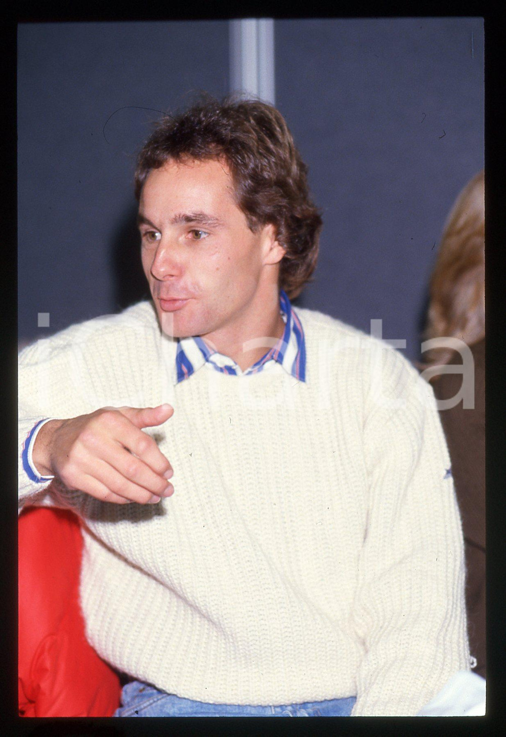 Gerhard BERGER - F1 Pilota scuderia FERRARI - 1995 ca 35 mm vintage slide 158 Diapositiva d'epoca, in formato 35 mm.CONDIZIONI: GOODE' severamente vietata la riproduzione. Tutti i diritti sono riservati.ICharta mette in vendita, sul negozio eBay e in esclusiva sul sito "icharta" il proprio archivio composto da numerose diapositive e negativi fotografici d'epoca, tutti originali e autentici, che attraversano la storia del costume italiano tra gli la fine degli anni Sessanta e Novanta.Si tratta di uno sguardo inedito sull'attualità, la politica, la vita quotidiana, il gossip e la cultura, che fotografa il cambiamento della nazione in quest'ultimo scorcio del XX secolo. Un'occasione unica per il mercato del collezionismo, che vede finalmente disponibile un archivio eccezionale per vastità, tematiche e condizioni, in un settore (il negativo fotografico e la diapositiva) di assoluta novità e dalle interessanti prospettive di investimento.  GOOD/buono   originale e autentica 1