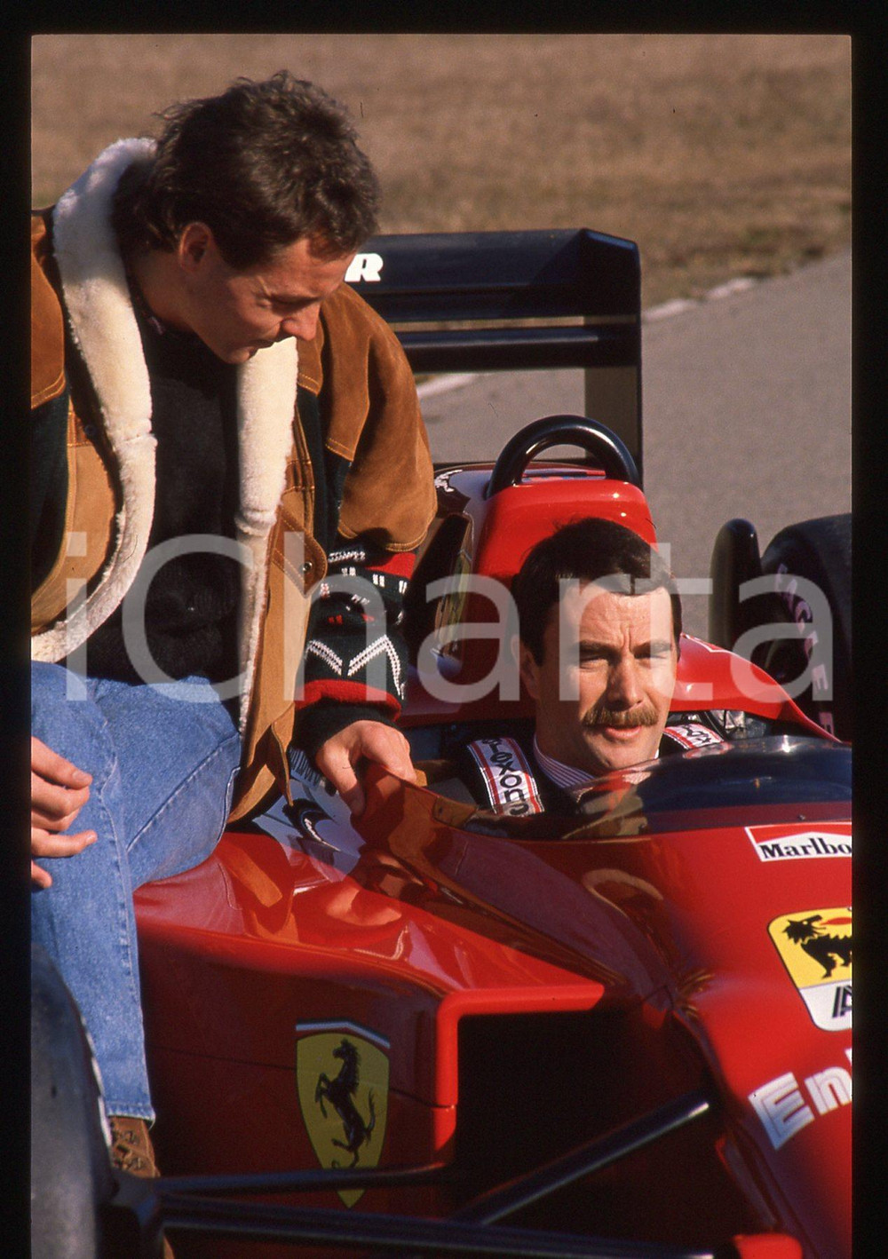 Gerhard BERGER Nigel MANSELL FERRARI 640 F1 FIORANO 1989 35 mm vintage slide 20 Diapositiva d'epoca, in formato 35 mm.CONDIZIONI: GOODE' severamente vietata la riproduzione. Tutti i diritti sono riservati. ICharta mette in vendita, sul negozio eBay e in esclusiva sul sito "icharta" il proprio archivio composto da numerose diapositive e negativi fotografici d'epoca, tutti originali e autentici, che attraversano la storia del costume italiano tra gli la fine degli anni Sessanta e Novanta.Si tratta di uno sguardo inedito sull'attualità, la politica, la vita quotidiana, il gossip e la cultura, che fotografa il cambiamento della nazione in quest'ultimo scorcio del XX secolo. Un'occasione unica per il mercato del collezionismo, che vede finalmente disponibile un archivio eccezionale per vastità, tematiche e condizioni, in un settore (il negativo fotografico e la diapositiva) di assoluta novità e dalle interessanti prospettive di investimento.  GOOD/buono   originale e autentica 1