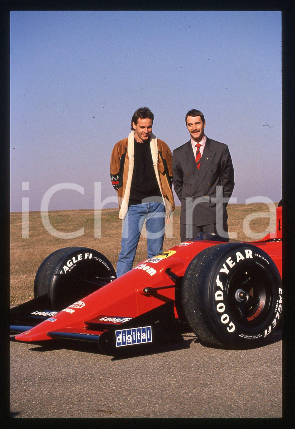 Gerhard BERGER Nigel MANSELL FERRARI 640 F1 FIORANO 1989 35 mm vintage slide 25 Diapositiva d'epoca, in formato 35 mm.CONDIZIONI: GOODE' severamente vietata la riproduzione. Tutti i diritti sono riservati.ICharta mette in vendita, sul negozio eBay e in esclusiva sul sito "icharta" il proprio archivio composto da numerose diapositive e negativi fotografici d'epoca, tutti originali e autentici, che attraversano la storia del costume italiano tra gli la fine degli anni Sessanta e Novanta.Si tratta di uno sguardo inedito sull'attualità, la politica, la vita quotidiana, il gossip e la cultura, che fotografa il cambiamento della nazione in quest'ultimo scorcio del XX secolo. Un'occasione unica per il mercato del collezionismo, che vede finalmente disponibile un archivio eccezionale per vastità, tematiche e condizioni, in un settore (il negativo fotografico e la diapositiva) di assoluta novità e dalle interessanti prospettive di investimento.  GOOD/buono   originale e autentica 1