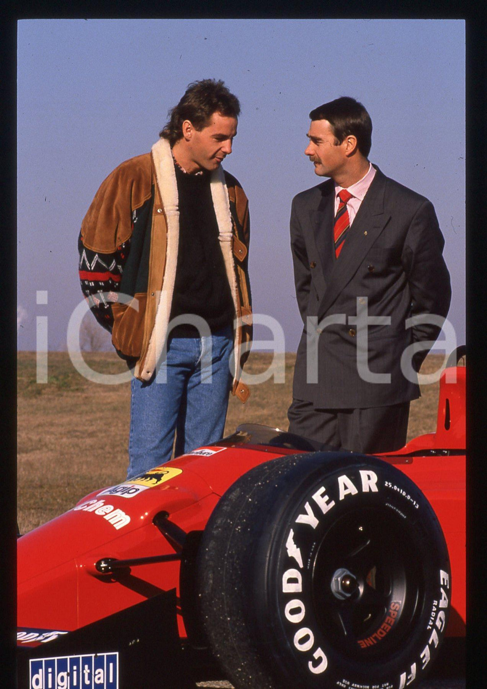 Gerhard BERGER Nigel MANSELL FERRARI 640 F1 FIORANO 1989 35 mm vintage slide 26 Diapositiva d'epoca, in formato 35 mm.CONDIZIONI: GOODE' severamente vietata la riproduzione. Tutti i diritti sono riservati. ICharta mette in vendita, sul negozio eBay e in esclusiva sul sito "icharta" il proprio archivio composto da numerose diapositive e negativi fotografici d'epoca, tutti originali e autentici, che attraversano la storia del costume italiano tra gli la fine degli anni Sessanta e Novanta.Si tratta di uno sguardo inedito sull'attualità, la politica, la vita quotidiana, il gossip e la cultura, che fotografa il cambiamento della nazione in quest'ultimo scorcio del XX secolo. Un'occasione unica per il mercato del collezionismo, che vede finalmente disponibile un archivio eccezionale per vastità, tematiche e condizioni, in un settore (il negativo fotografico e la diapositiva) di assoluta novità e dalle interessanti prospettive di investimento.  GOOD/buono   originale e autentica 1