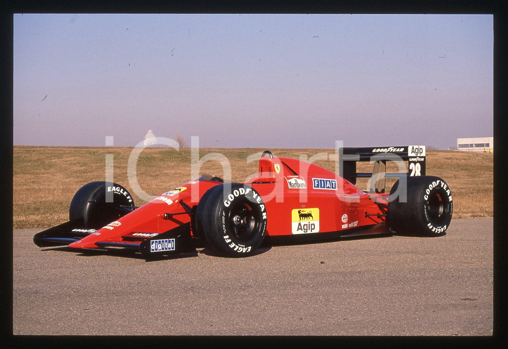 FERRARI 640 F1 sul Circuito di FIORANO MODENESE 1989 35 mm vintage slide 2 Diapositiva d'epoca, in formato 35 mm.CONDIZIONI: GOODE' severamente vietata la riproduzione. Tutti i diritti sono riservati. ICharta mette in vendita, sul negozio eBay e in esclusiva sul sito "icharta" il proprio archivio composto da numerose diapositive e negativi fotografici d'epoca, tutti originali e autentici, che attraversano la storia del costume italiano tra gli la fine degli anni Sessanta e Novanta.Si tratta di uno sguardo inedito sull'attualità, la politica, la vita quotidiana, il gossip e la cultura, che fotografa il cambiamento della nazione in quest'ultimo scorcio del XX secolo. Un'occasione unica per il mercato del collezionismo, che vede finalmente disponibile un archivio eccezionale per vastità, tematiche e condizioni, in un settore (il negativo fotografico e la diapositiva) di assoluta novità e dalle interessanti prospettive di investimento.  GOOD/buono   originale e autentica 1
