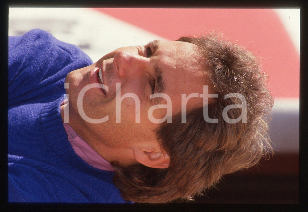 Gerhard BERGER - F1 Pilota scuderia FERRARI - 1995 ca 35 mm vintage slide 163 Diapositiva d'epoca, in formato 35 mm.CONDIZIONI: GOODE' severamente vietata la riproduzione. Tutti i diritti sono riservati.ICharta mette in vendita, sul negozio eBay e in esclusiva sul sito "icharta" il proprio archivio composto da numerose diapositive e negativi fotografici d'epoca, tutti originali e autentici, che attraversano la storia del costume italiano tra gli la fine degli anni Sessanta e Novanta.Si tratta di uno sguardo inedito sull'attualità, la politica, la vita quotidiana, il gossip e la cultura, che fotografa il cambiamento della nazione in quest'ultimo scorcio del XX secolo. Un'occasione unica per il mercato del collezionismo, che vede finalmente disponibile un archivio eccezionale per vastità, tematiche e condizioni, in un settore (il negativo fotografico e la diapositiva) di assoluta novità e dalle interessanti prospettive di investimento.  GOOD/buono   originale e autentica 1