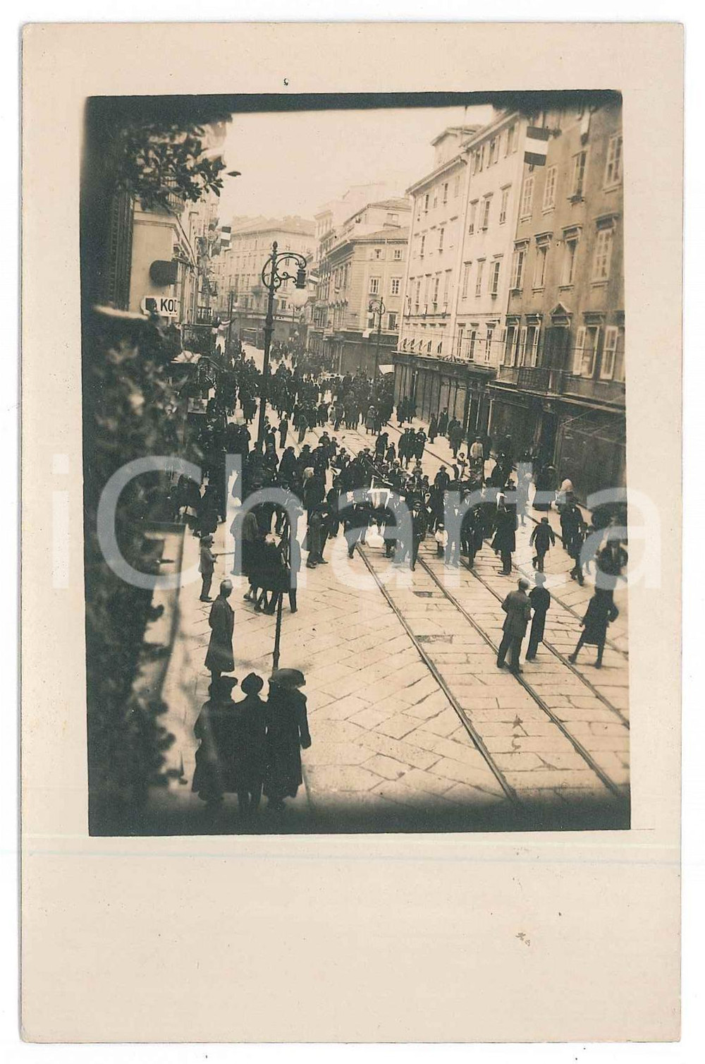 31 Ottobre 1918 TRIESTE ITALIANA Manifestazione di studenti contro l'imperatore