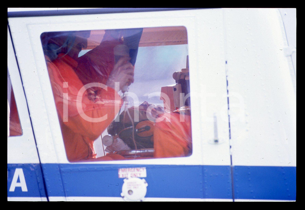 Gerhard BERGER - Incidente F1 GP SAN MARINO 1989 35 mm vintage slide 24 Diapositiva d'epoca, in formato 35 mm.CONDIZIONI: GOODE' severamente vietata la riproduzione. Tutti i diritti sono riservati.ICharta mette in vendita, sul negozio eBay e in esclusiva sul sito "icharta" il proprio archivio composto da numerose diapositive e negativi fotografici d'epoca, tutti originali e autentici, che attraversano la storia del costume italiano tra gli la fine degli anni Sessanta e Novanta.Si tratta di uno sguardo inedito sull'attualità, la politica, la vita quotidiana, il gossip e la cultura, che fotografa il cambiamento della nazione in quest'ultimo scorcio del XX secolo. Un'occasione unica per il mercato del collezionismo, che vede finalmente disponibile un archivio eccezionale per vastità, tematiche e condizioni, in un settore (il negativo fotografico e la diapositiva) di assoluta novità e dalle interessanti prospettive di investimento.  GOOD/buono   originale e autentica 1