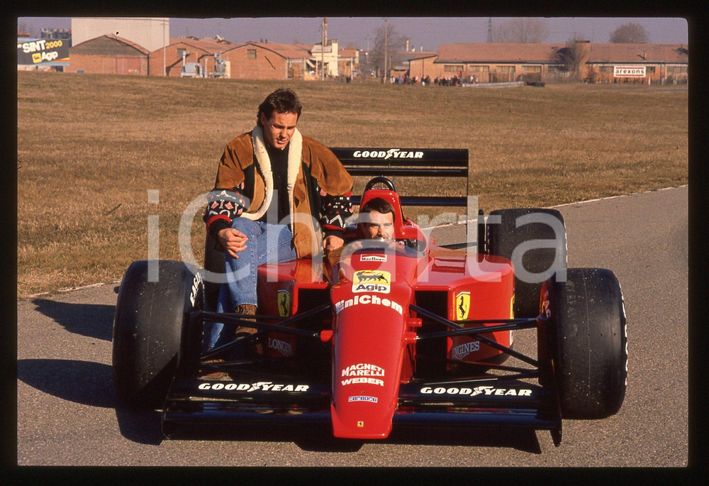 Gerhard BERGER Nigel MANSELL FERRARI 640 F1 FIORANO 1989 35 mm vintage slide 28 Diapositiva d'epoca, in formato 35 mm.CONDIZIONI: GOODE' severamente vietata la riproduzione. Tutti i diritti sono riservati.Nella diapositiva ICharta mette in vendita, sul negozio eBay e in esclusiva sul sito "icharta" il proprio archivio composto da numerose diapositive e negativi fotografici d'epoca, tutti originali e autentici, che attraversano la storia del costume italiano tra gli la fine degli anni Sessanta e Novanta.Si tratta di uno sguardo inedito sull'attualit&agrave;, la politica, la vita quotidiana, il gossip e la cultura, che fotografa il cambiamento della nazione in quest'ultimo scorcio del XX secolo. Un'occasione unica per il mercato del collezionismo, che vede finalmente disponibile un archivio eccezionale per vastit&agrave;, tematiche e condizioni, in un settore (il negativo fotografico e la diapositiva) di assoluta novit&agrave; e dalle interessanti prospettive di investimento.  GOOD/buono   originale e autentica 1