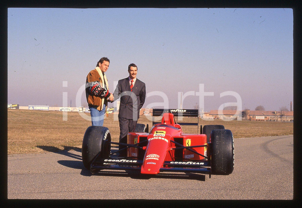 Gerhard BERGER Nigel MANSELL FERRARI 640 F1 FIORANO 1989 35 mm vintage slide 30 Diapositiva d'epoca, in formato 35 mm.CONDIZIONI: GOODE' severamente vietata la riproduzione. Tutti i diritti sono riservati. ICharta mette in vendita, sul negozio eBay e in esclusiva sul sito "icharta" il proprio archivio composto da numerose diapositive e negativi fotografici d'epoca, tutti originali e autentici, che attraversano la storia del costume italiano tra gli la fine degli anni Sessanta e Novanta.Si tratta di uno sguardo inedito sull'attualità, la politica, la vita quotidiana, il gossip e la cultura, che fotografa il cambiamento della nazione in quest'ultimo scorcio del XX secolo. Un'occasione unica per il mercato del collezionismo, che vede finalmente disponibile un archivio eccezionale per vastità, tematiche e condizioni, in un settore (il negativo fotografico e la diapositiva) di assoluta novità e dalle interessanti prospettive di investimento.  GOOD/buono   originale e autentica 1