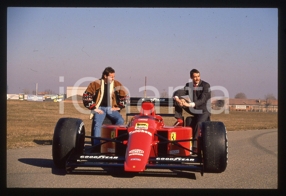 Gerhard BERGER Nigel MANSELL FERRARI 640 F1 FIORANO 1989 35 mm vintage slide 34 Diapositiva d'epoca, in formato 35 mm.CONDIZIONI: GOODE' severamente vietata la riproduzione. Tutti i diritti sono riservati. ICharta mette in vendita, sul negozio eBay e in esclusiva sul sito "icharta" il proprio archivio composto da numerose diapositive e negativi fotografici d'epoca, tutti originali e autentici, che attraversano la storia del costume italiano tra gli la fine degli anni Sessanta e Novanta.Si tratta di uno sguardo inedito sull'attualità, la politica, la vita quotidiana, il gossip e la cultura, che fotografa il cambiamento della nazione in quest'ultimo scorcio del XX secolo. Un'occasione unica per il mercato del collezionismo, che vede finalmente disponibile un archivio eccezionale per vastità, tematiche e condizioni, in un settore (il negativo fotografico e la diapositiva) di assoluta novità e dalle interessanti prospettive di investimento.  GOOD/buono   originale e autentica 1