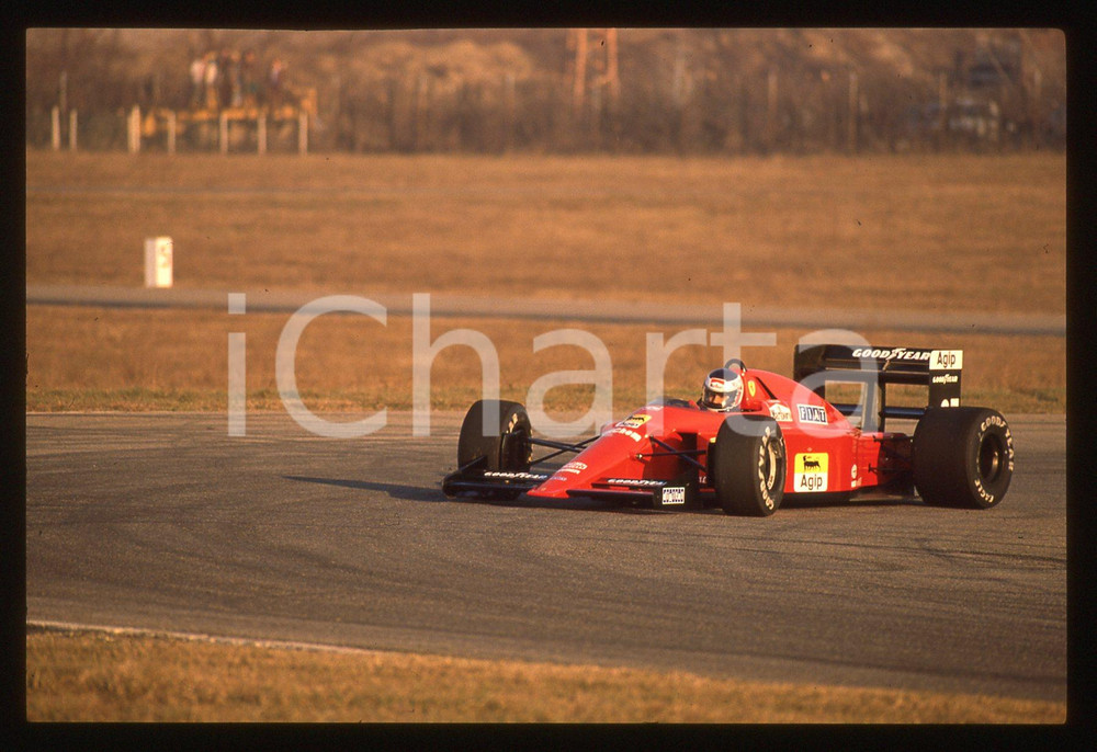 Gerhard BERGER su FERRARI 640 F1 durante GP 1989 35 mm vintage slide 6 Diapositiva d'epoca, in formato 35 mm.CONDIZIONI: GOODE' severamente vietata la riproduzione. Tutti i diritti sono riservati.ICharta mette in vendita, sul negozio eBay e in esclusiva sul sito "icharta" il proprio archivio composto da numerose diapositive e negativi fotografici d'epoca, tutti originali e autentici, che attraversano la storia del costume italiano tra gli la fine degli anni Sessanta e Novanta.Si tratta di uno sguardo inedito sull'attualità, la politica, la vita quotidiana, il gossip e la cultura, che fotografa il cambiamento della nazione in quest'ultimo scorcio del XX secolo. Un'occasione unica per il mercato del collezionismo, che vede finalmente disponibile un archivio eccezionale per vastità, tematiche e condizioni, in un settore (il negativo fotografico e la diapositiva) di assoluta novità e dalle interessanti prospettive di investimento.  GOOD/buono   originale e autentica 1