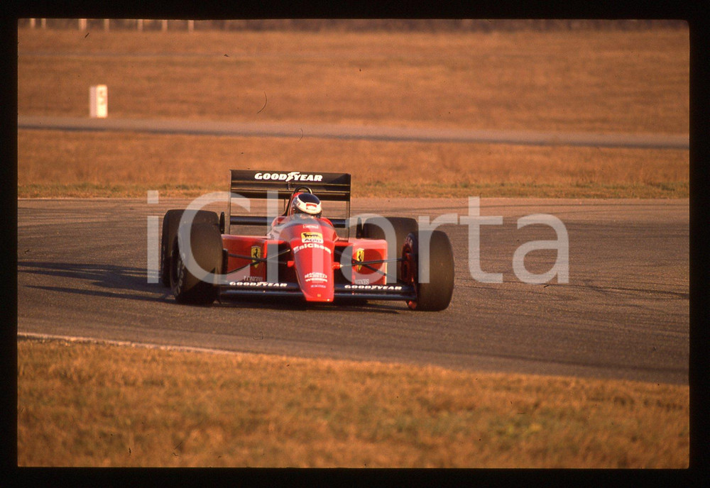 Gerhard BERGER su FERRARI 640 F1 durante GP 1989 35 mm vintage slide 10 Diapositiva d'epoca, in formato 35 mm.CONDIZIONI: GOODE' severamente vietata la riproduzione. Tutti i diritti sono riservati.Nella diapositiva ICharta mette in vendita, sul negozio eBay e in esclusiva sul sito "icharta" il proprio archivio composto da numerose diapositive e negativi fotografici d'epoca, tutti originali e autentici, che attraversano la storia del costume italiano tra gli la fine degli anni Sessanta e Novanta.Si tratta di uno sguardo inedito sull'attualit&agrave;, la politica, la vita quotidiana, il gossip e la cultura, che fotografa il cambiamento della nazione in quest'ultimo scorcio del XX secolo. Un'occasione unica per il mercato del collezionismo, che vede finalmente disponibile un archivio eccezionale per vastit&agrave;, tematiche e condizioni, in un settore (il negativo fotografico e la diapositiva) di assoluta novit&agrave; e dalle interessanti prospettive di investimento.  GOOD/buono   originale e autentica 1
