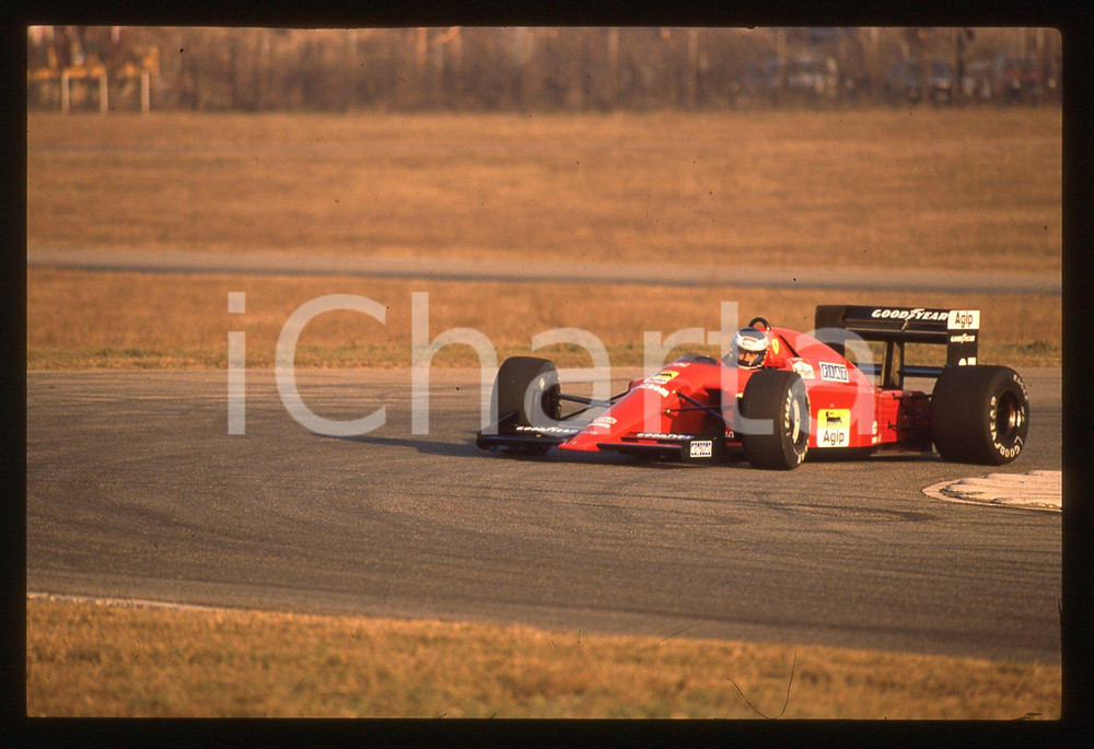Gerhard BERGER su FERRARI 640 F1 durante GP 1989 35 mm vintage slide 11 Diapositiva d'epoca, in formato 35 mm.CONDIZIONI: GOODE' severamente vietata la riproduzione. Tutti i diritti sono riservati.ICharta mette in vendita, sul negozio eBay e in esclusiva sul sito "icharta" il proprio archivio composto da numerose diapositive e negativi fotografici d'epoca, tutti originali e autentici, che attraversano la storia del costume italiano tra gli la fine degli anni Sessanta e Novanta.Si tratta di uno sguardo inedito sull'attualità, la politica, la vita quotidiana, il gossip e la cultura, che fotografa il cambiamento della nazione in quest'ultimo scorcio del XX secolo. Un'occasione unica per il mercato del collezionismo, che vede finalmente disponibile un archivio eccezionale per vastità, tematiche e condizioni, in un settore (il negativo fotografico e la diapositiva) di assoluta novità e dalle interessanti prospettive di investimento.  GOOD/buono   originale e autentica 1