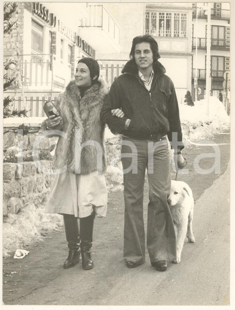 Fotografia d epoca originale 1975 ca COURMAYEUR I RICCHI E POVERI Angela BRAMBATI Marcello BROCHEREL Foto 7 1